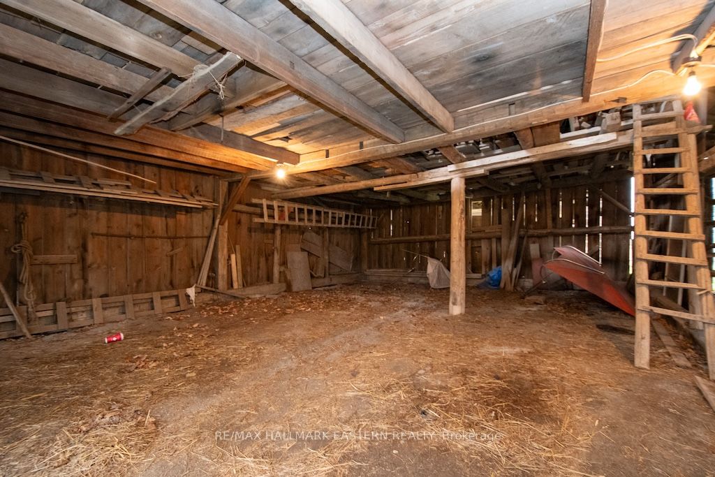 1444 5th Line Property Photo 45