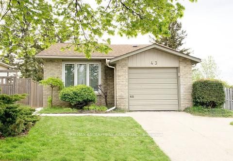43 KANATA Crescent LOWER Property Photo 1