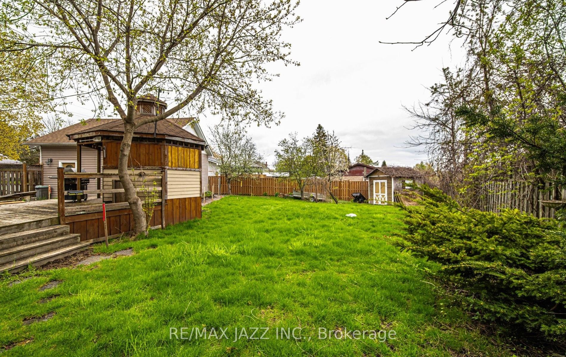 112 Hope Street N Property Photo 4