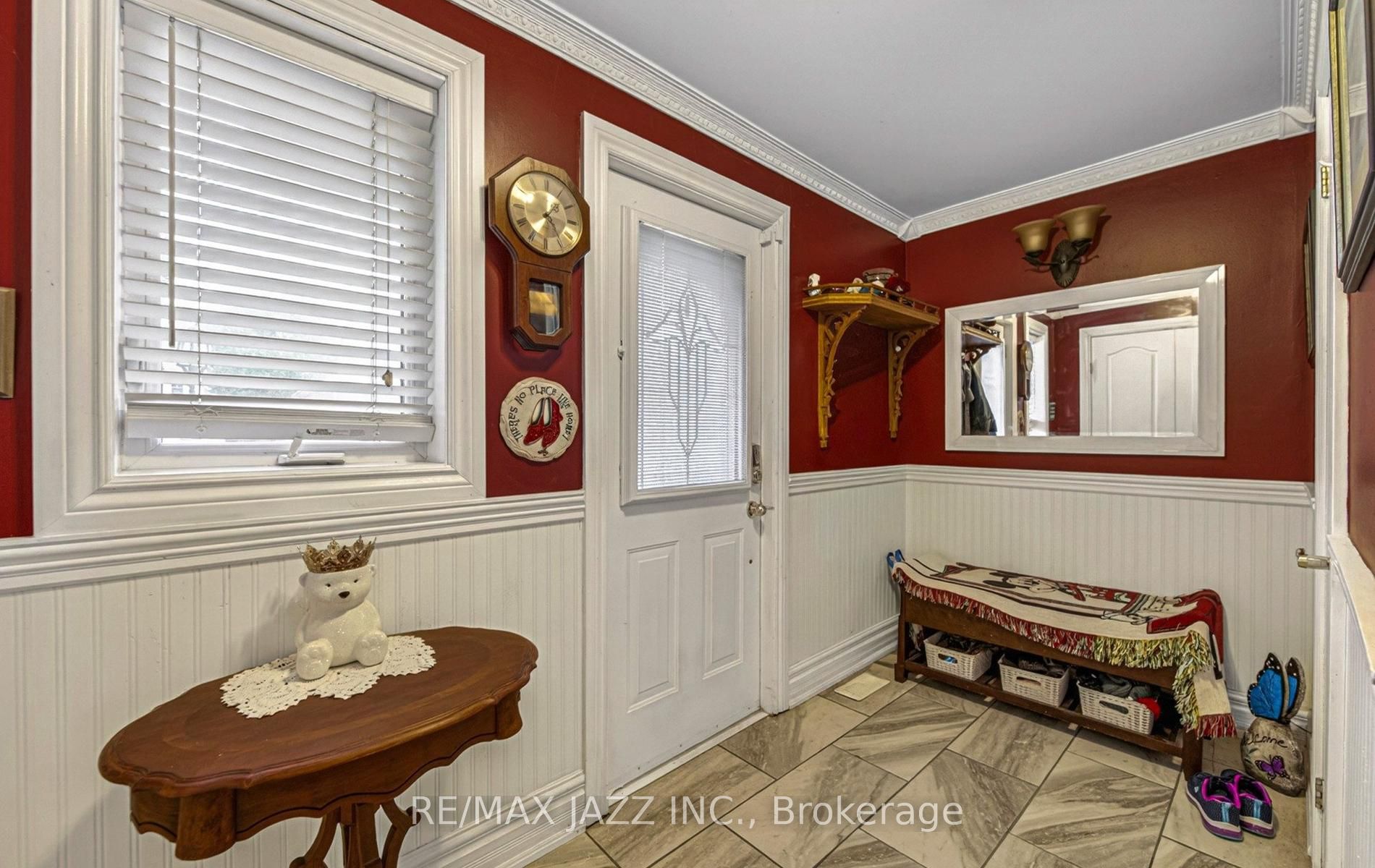 112 Hope Street N Property Photo 7