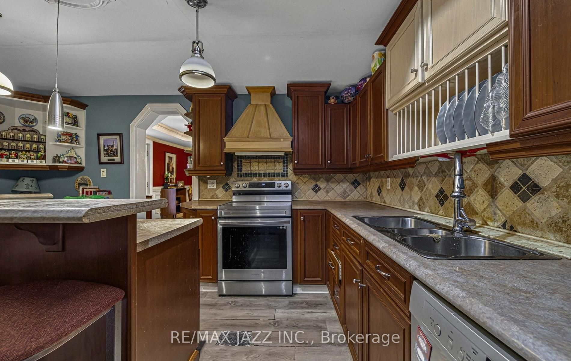 112 Hope Street N Property Photo 10
