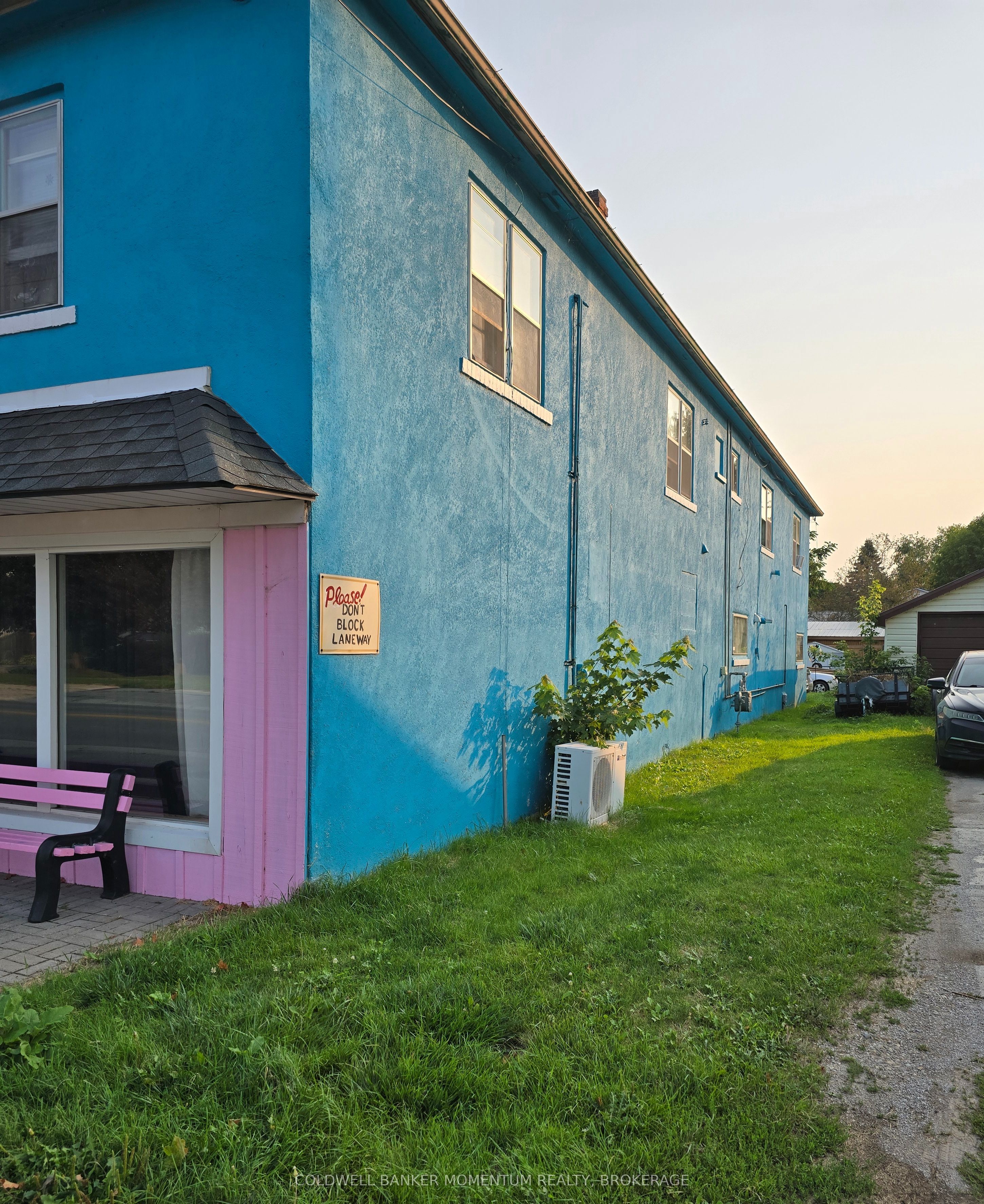 1073 Bay Street Property Photo 2