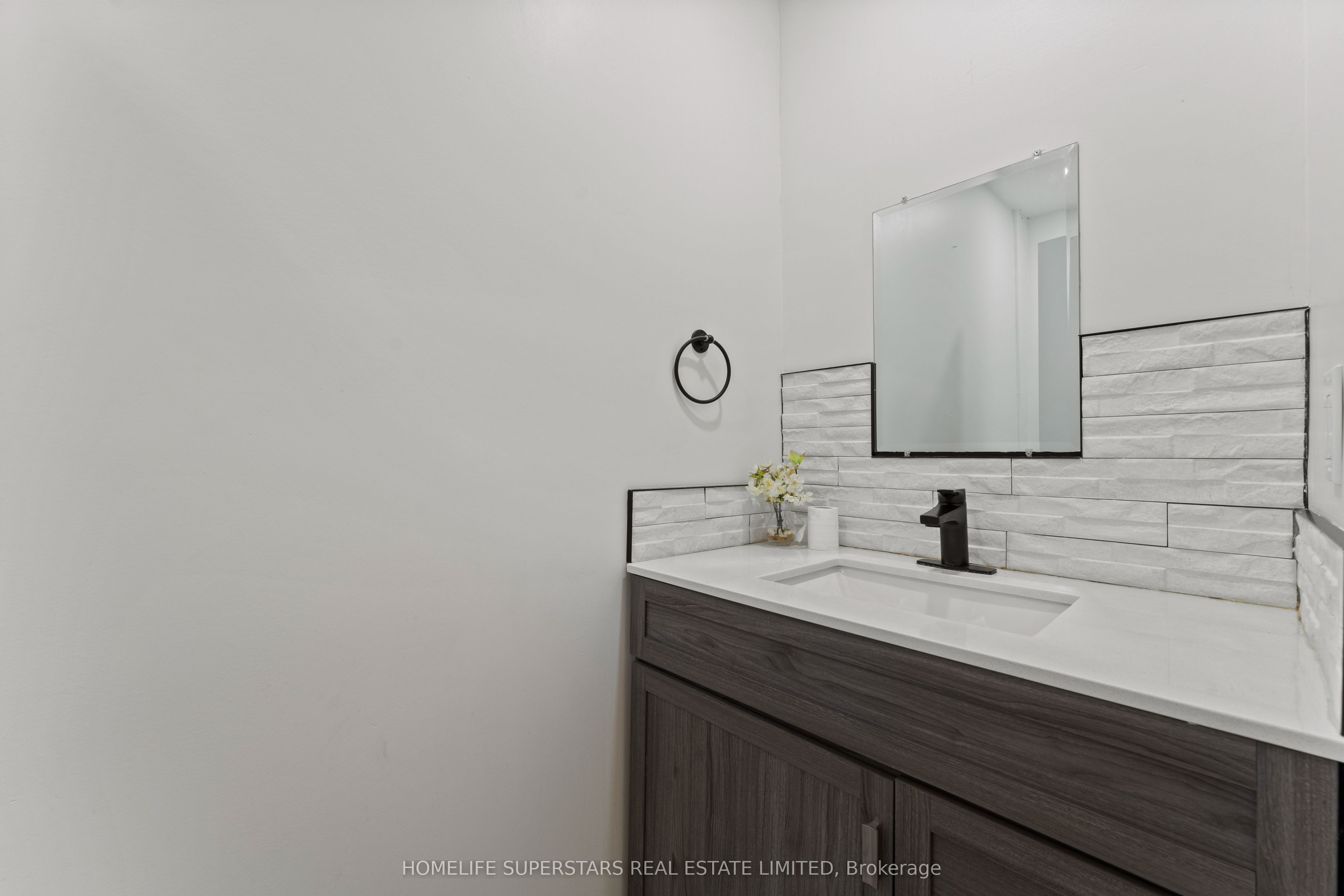 9925 Holly Crescent Property Photo 27