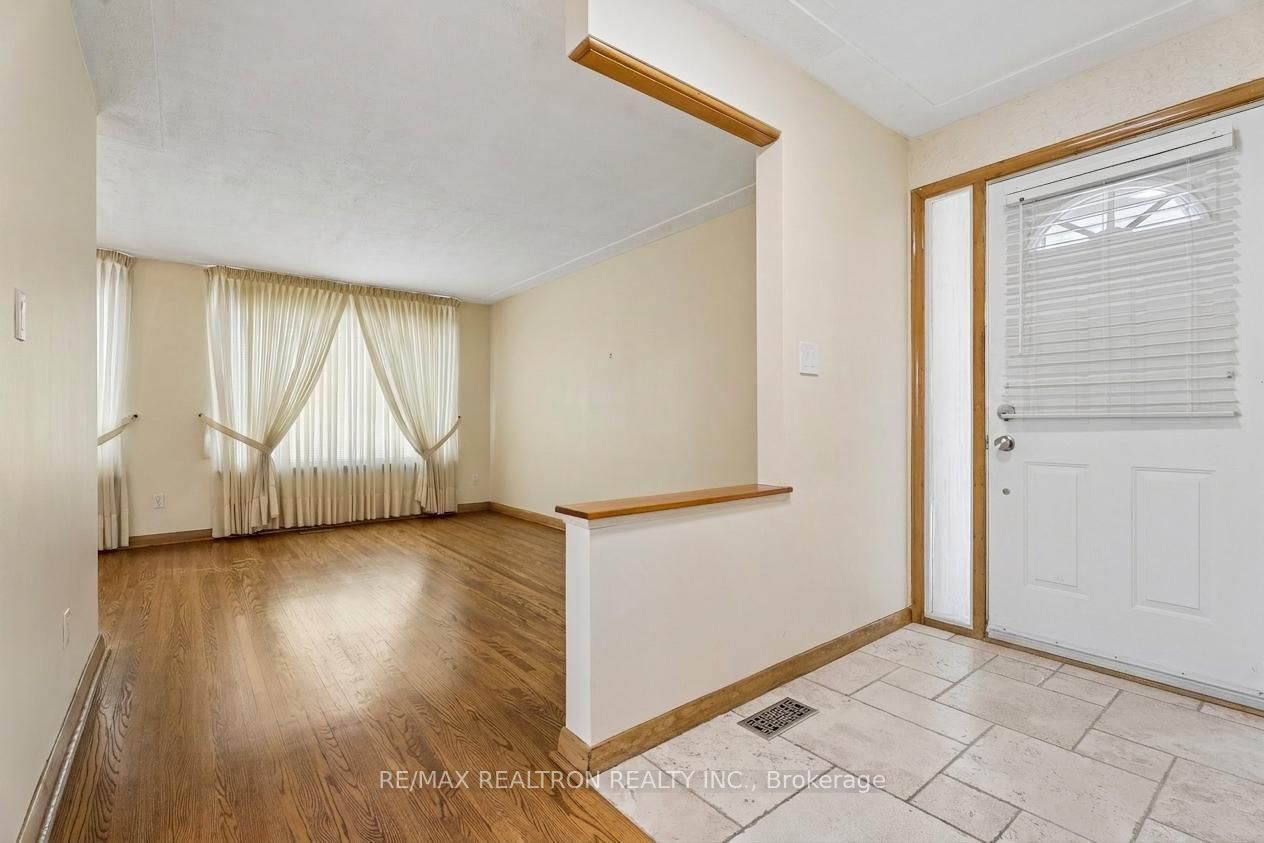 831 Mohawk Road E Property Photo 4