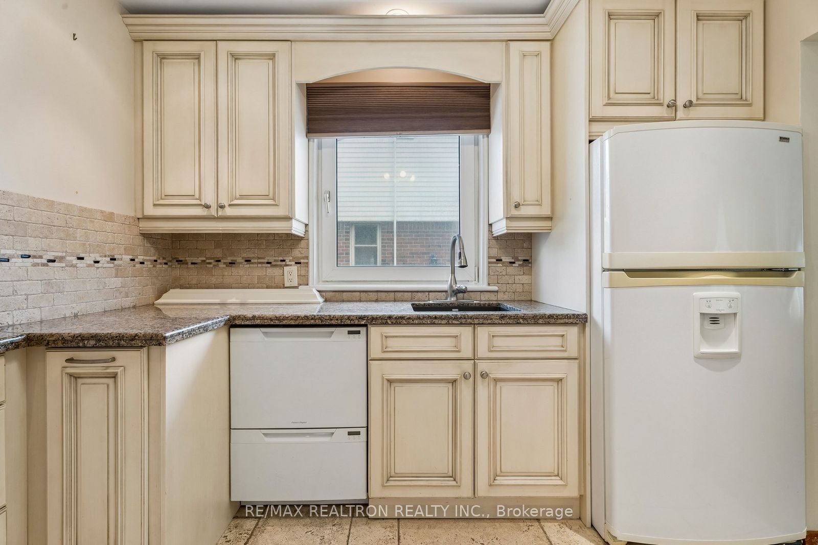 831 Mohawk Road E Property Photo 12