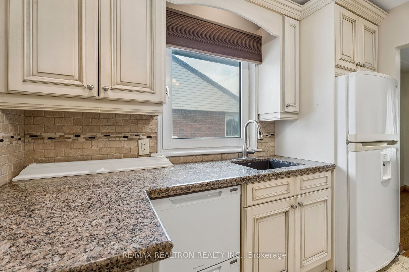831 Mohawk Road E Property Photo 13