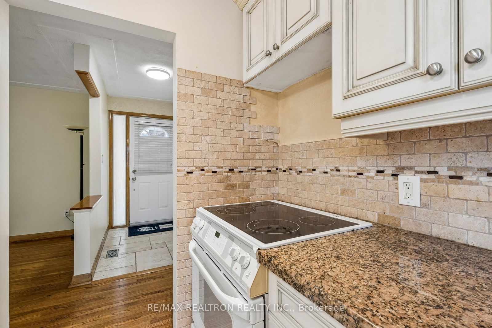 831 Mohawk Road E Property Photo 14