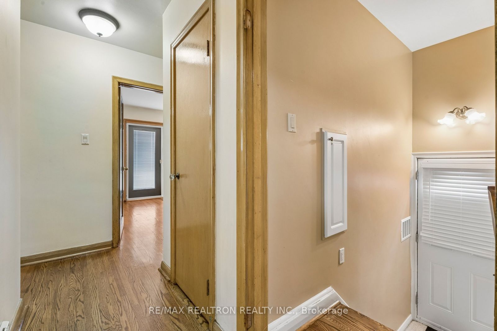 831 Mohawk Road E Property Photo 17