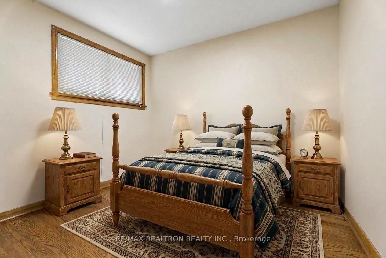 831 Mohawk Road E Property Photo 18