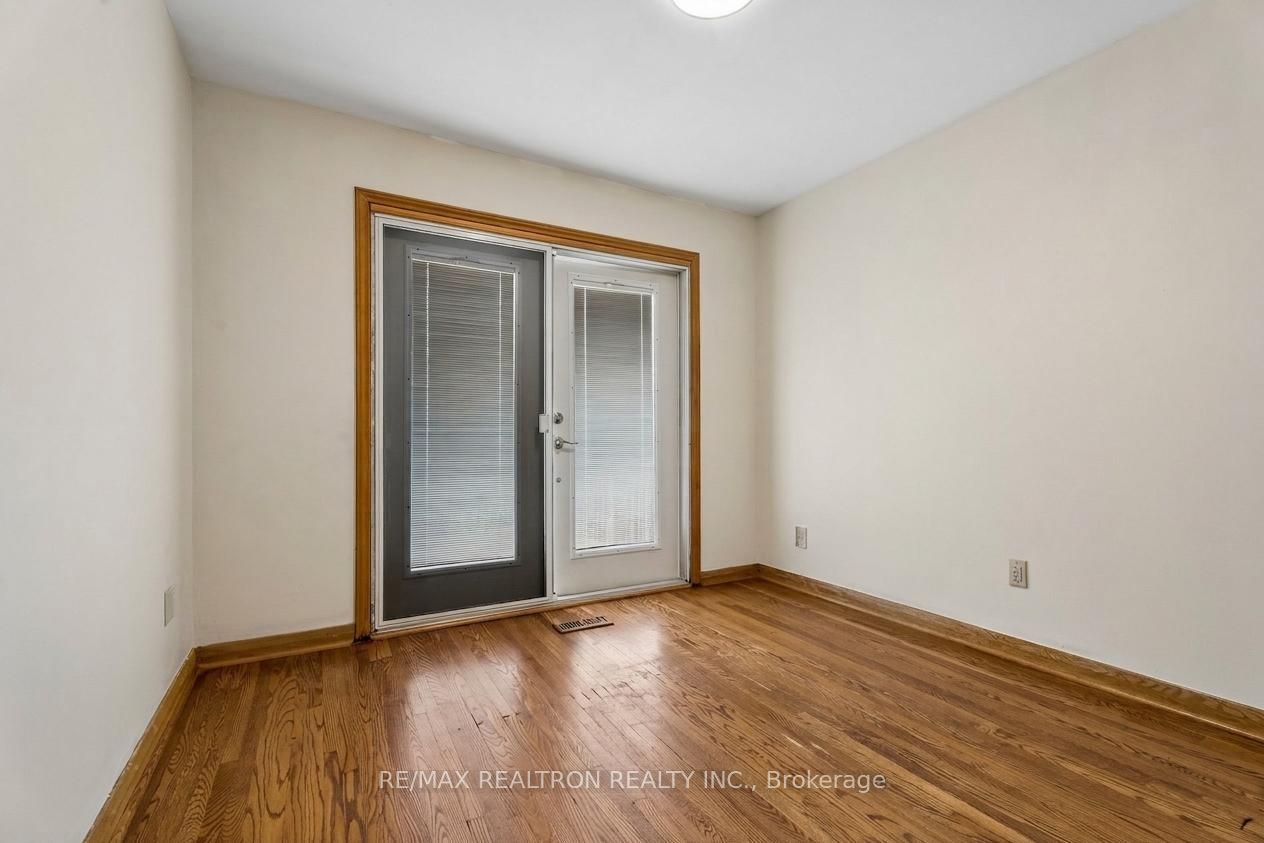 831 Mohawk Road E Property Photo 21