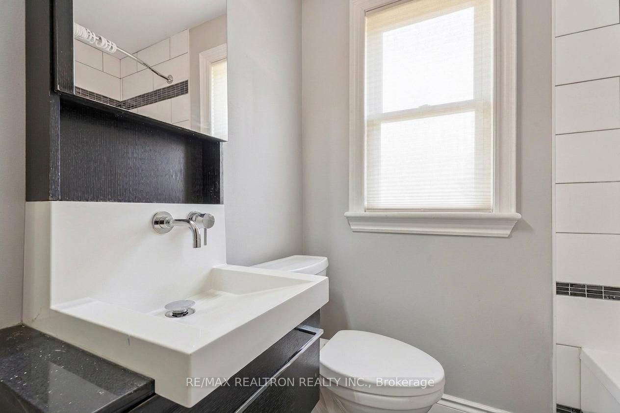 831 Mohawk Road E Property Photo 22