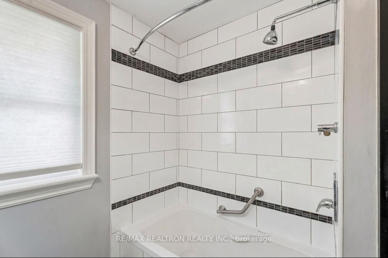 831 Mohawk Road E Property Photo 23