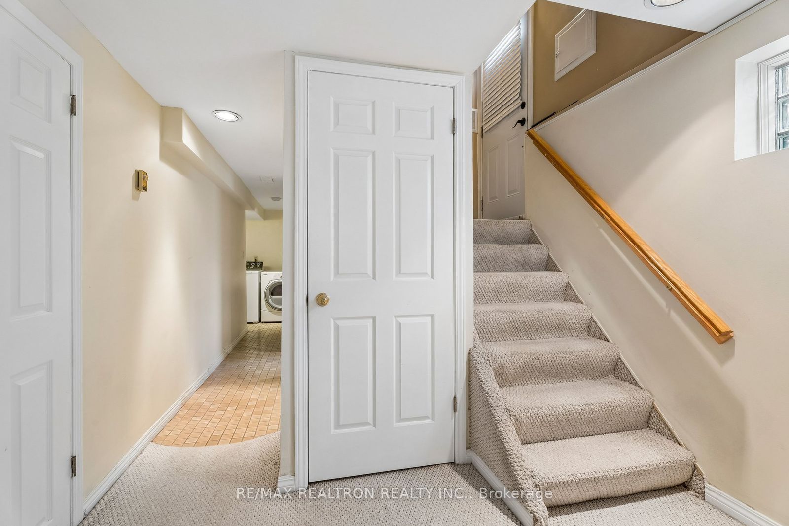 831 Mohawk Road E Property Photo 26
