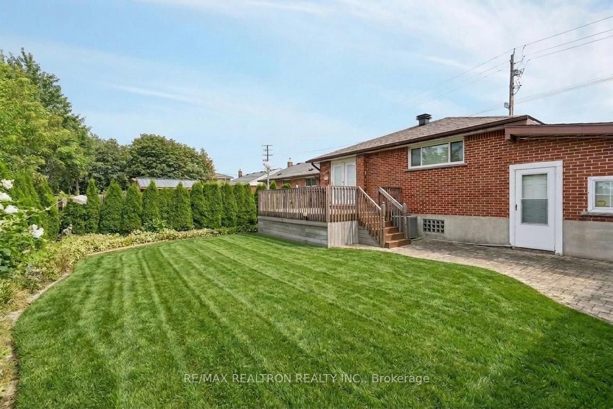 831 Mohawk Road E Property Photo 34