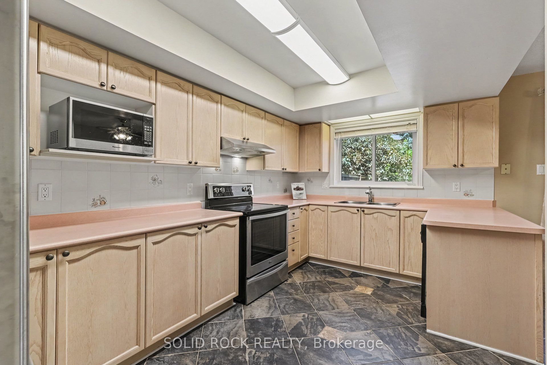 76 Grenadier Way Property Photo 10