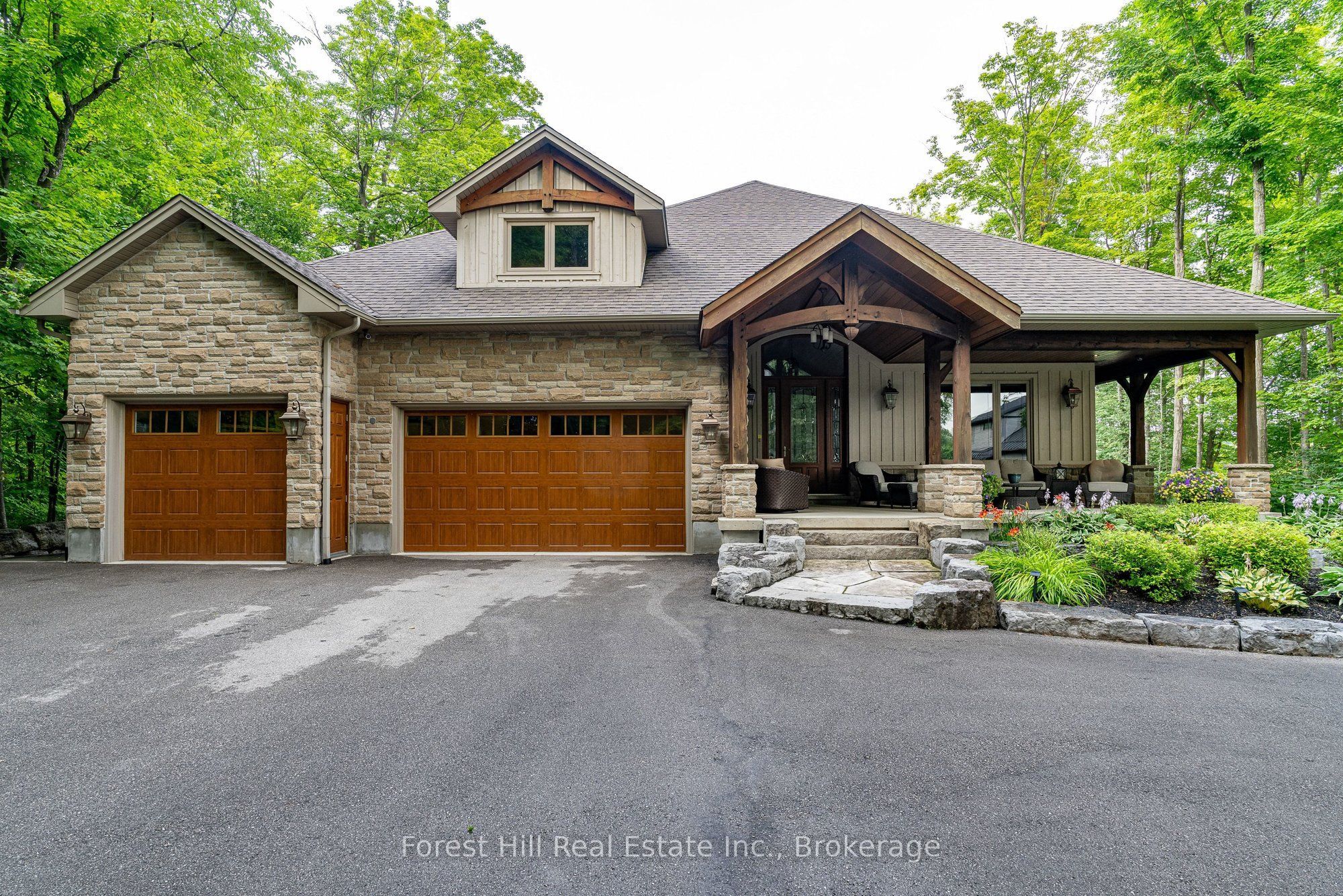 201 Peters Crescent Property Photo 7