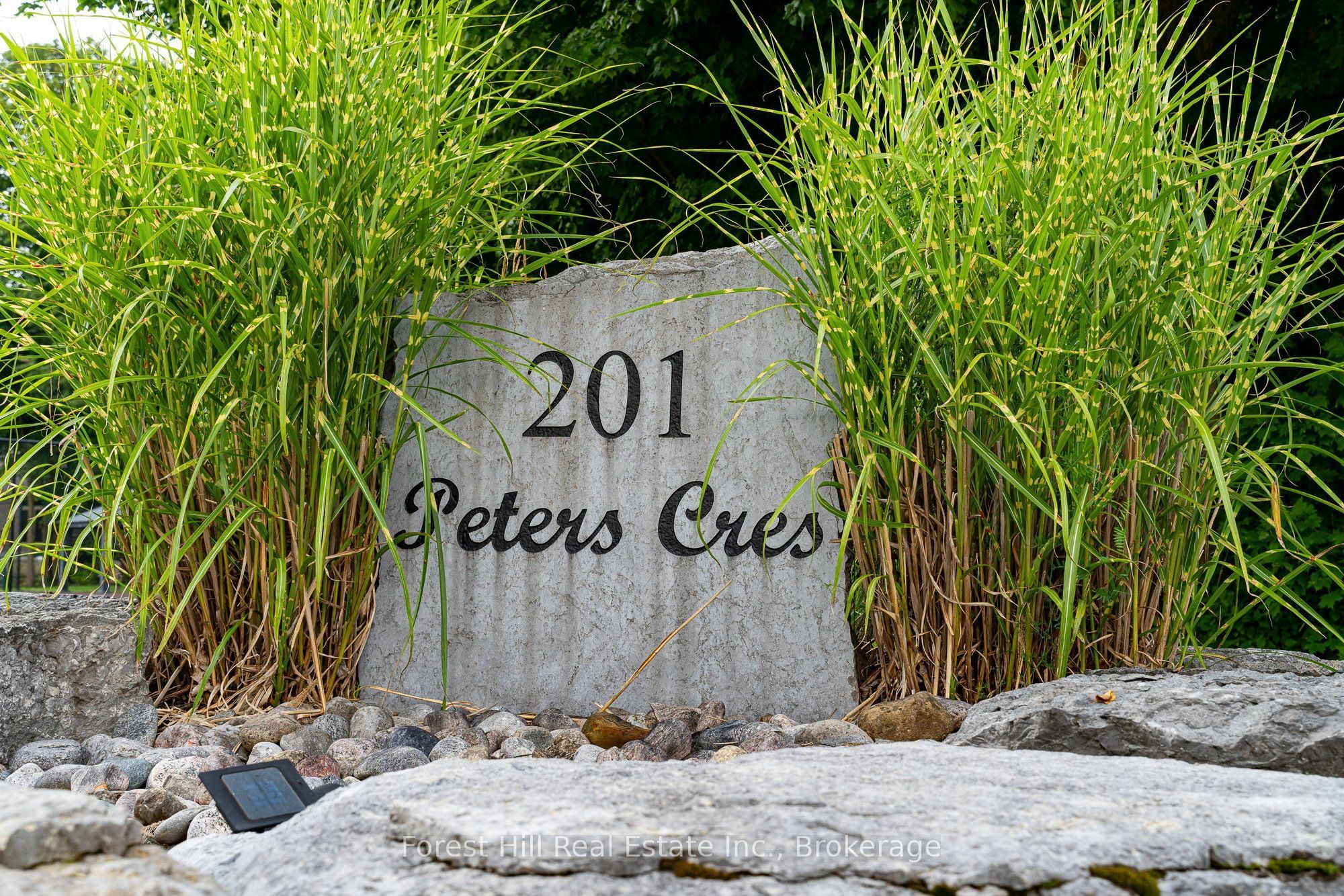 201 Peters Crescent Property Photo 8