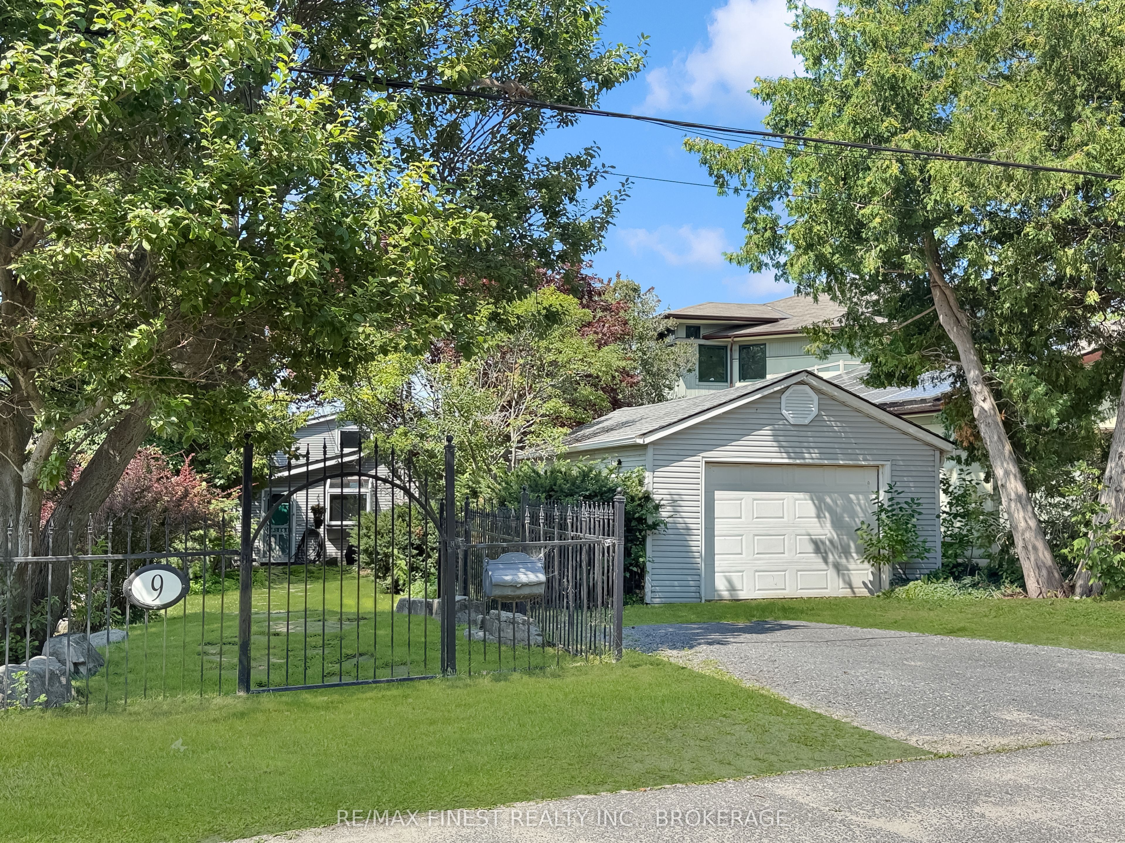 9 Point Crescent Property Photo 3