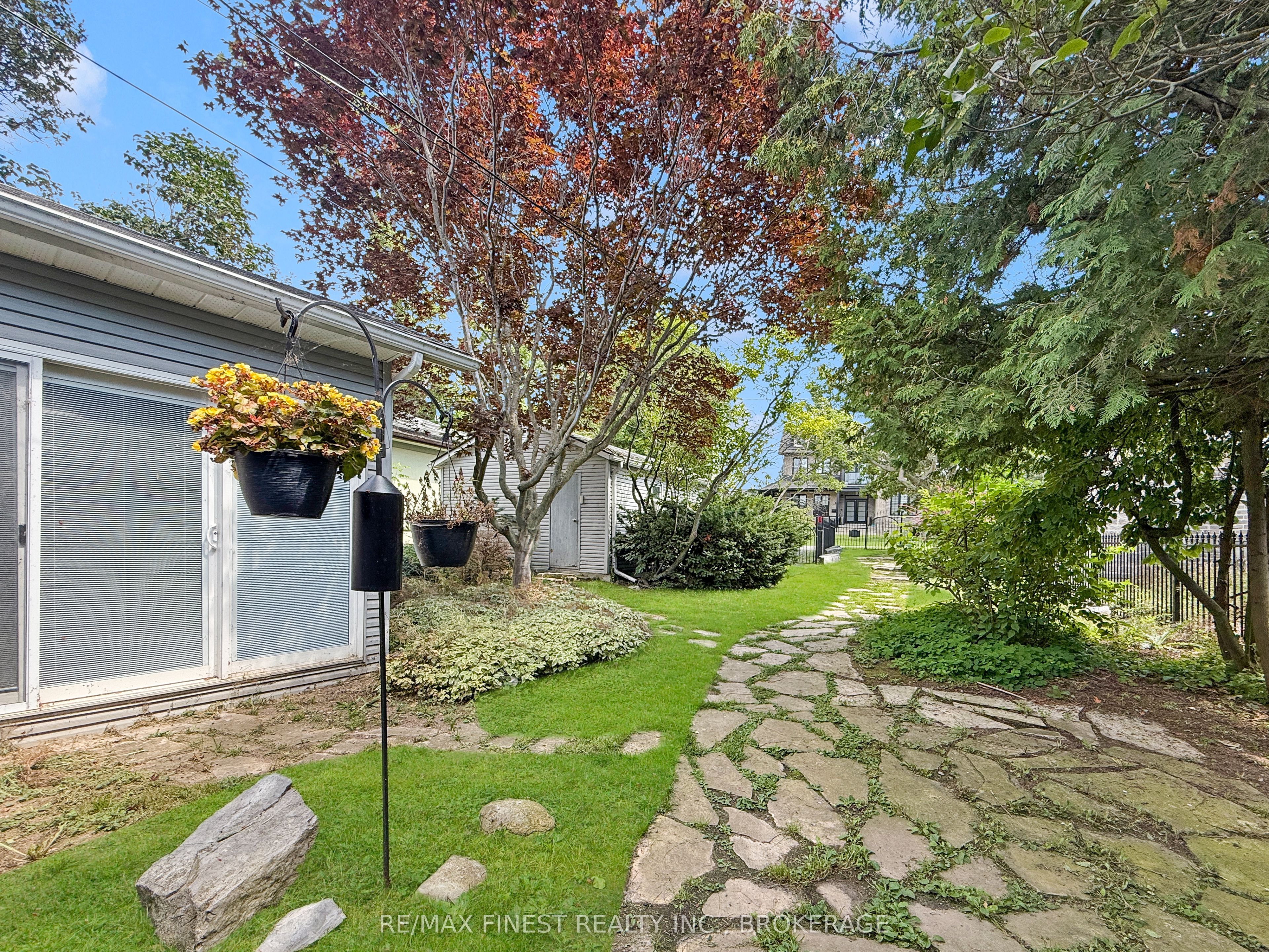 9 Point Crescent Property Photo 4