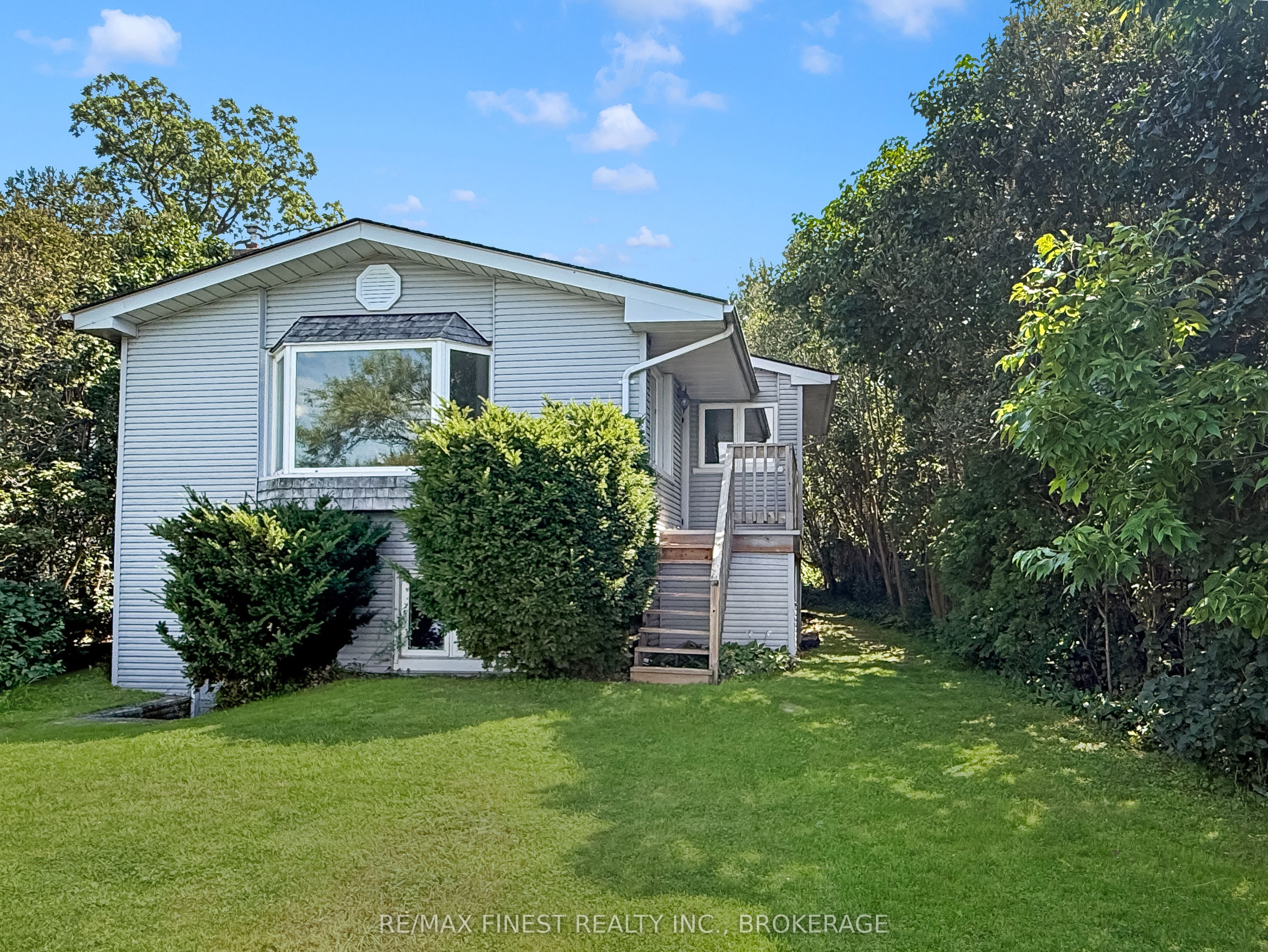 9 Point Crescent Property Photo 6