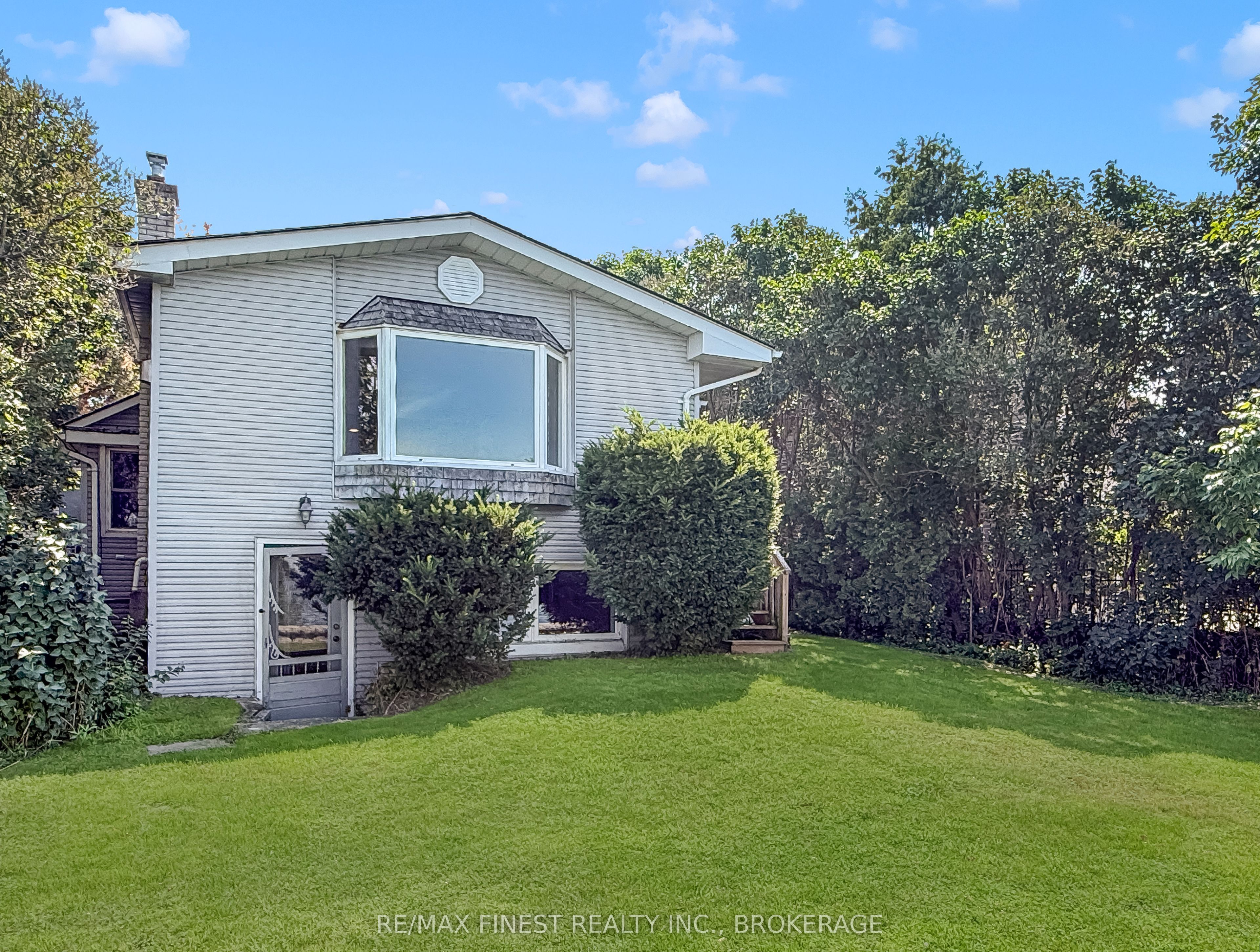 9 Point Crescent Property Photo 7