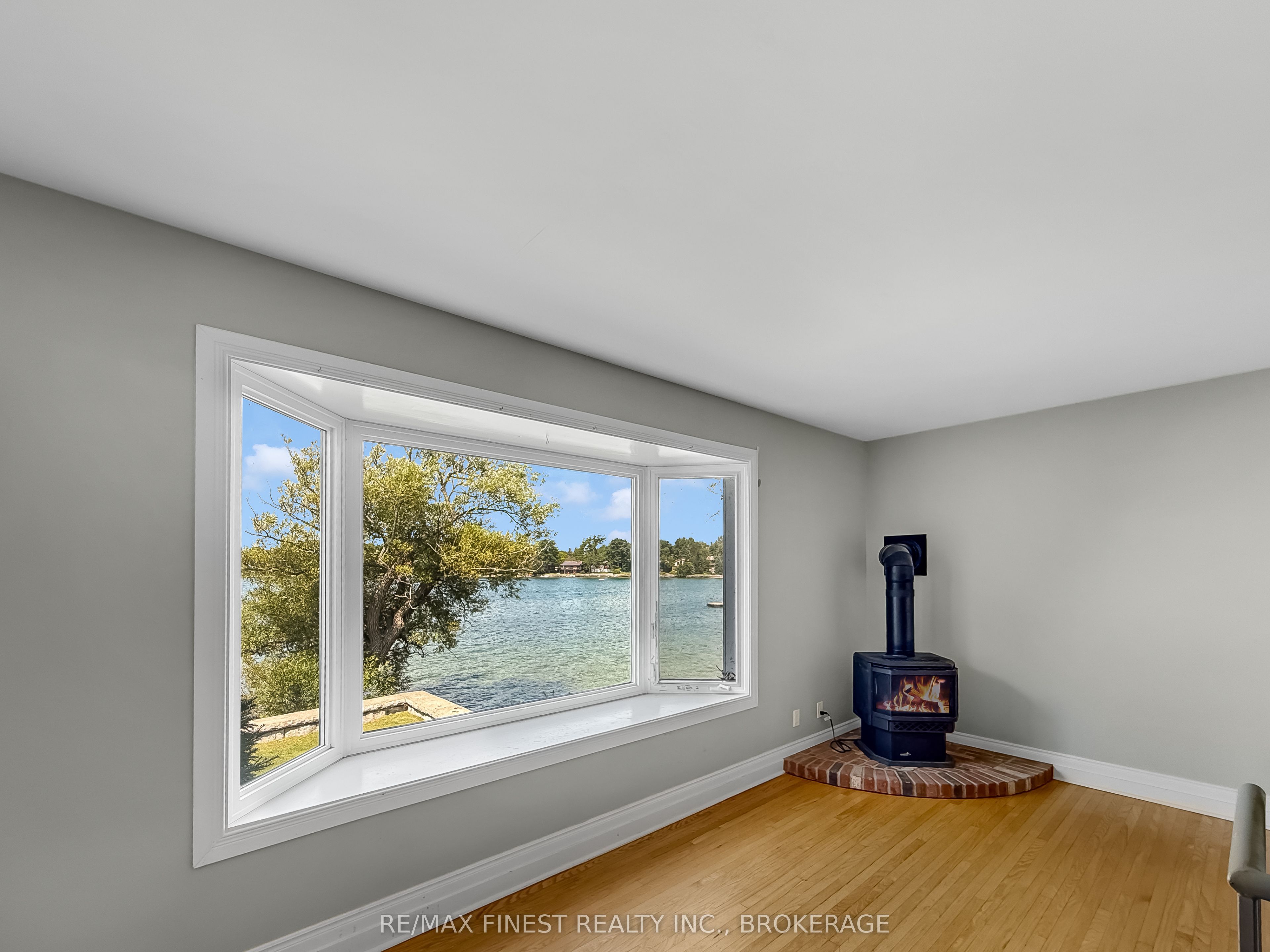9 Point Crescent Property Photo 8