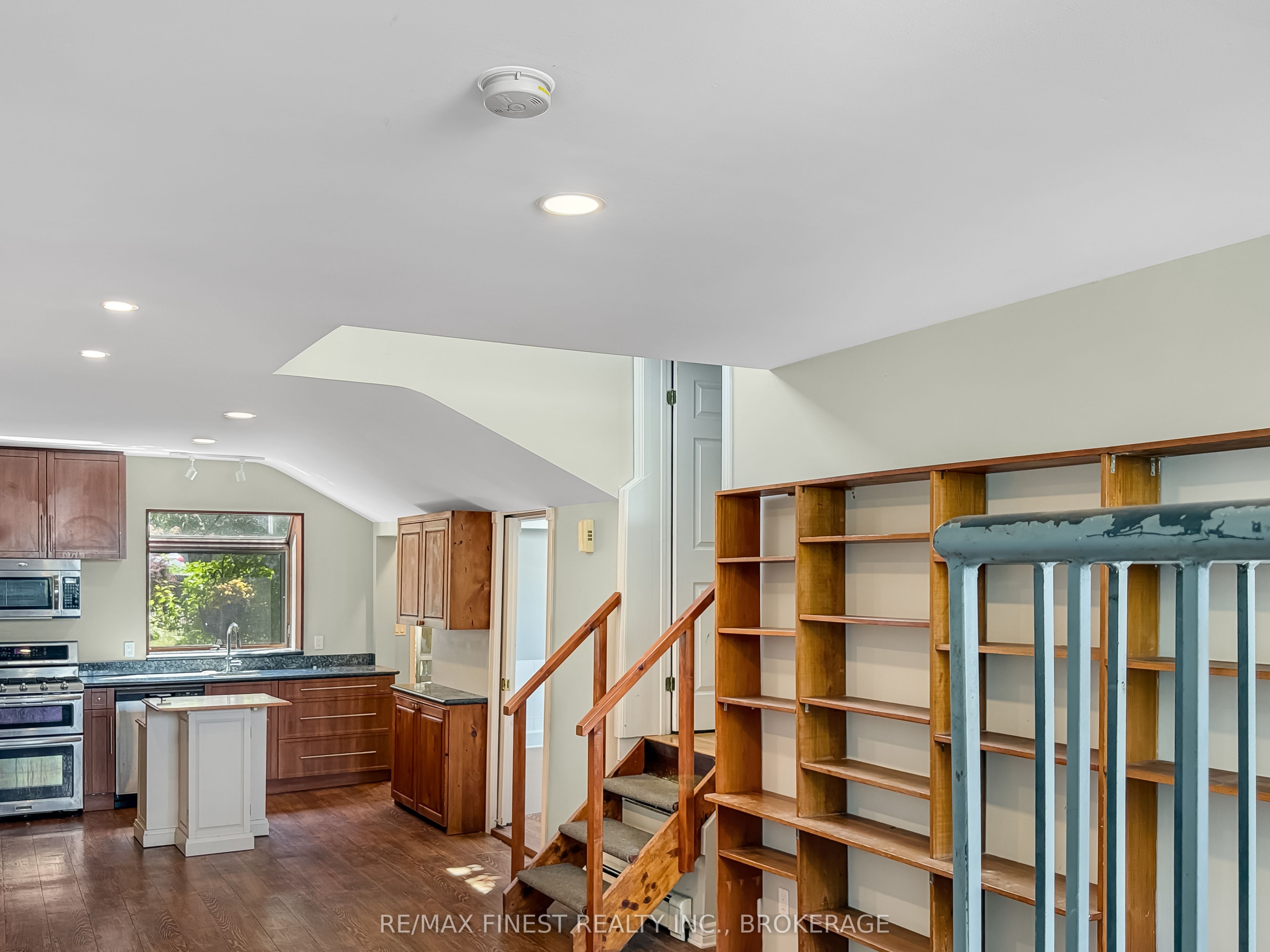 9 Point Crescent Property Photo 10