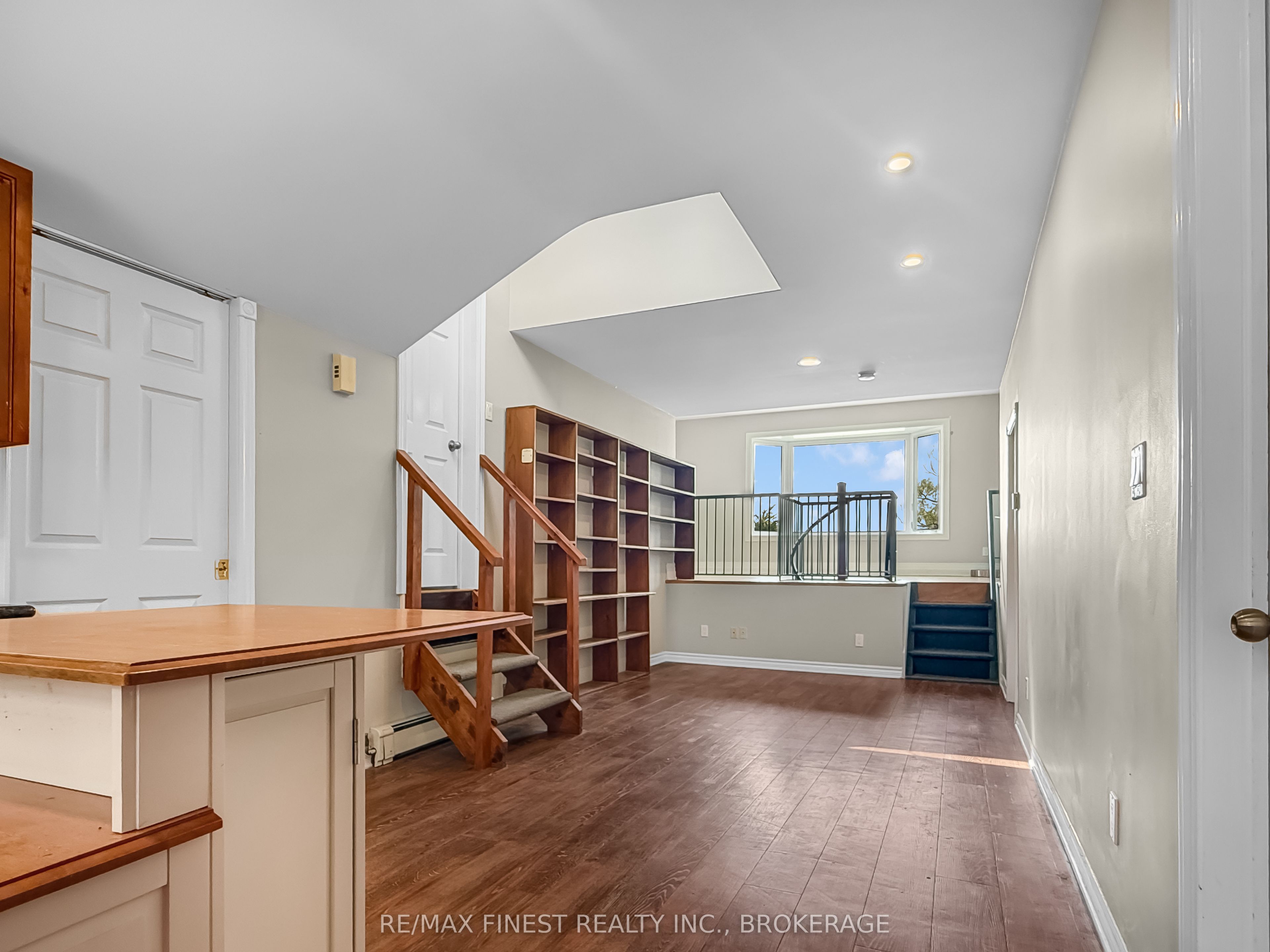 9 Point Crescent Property Photo 14