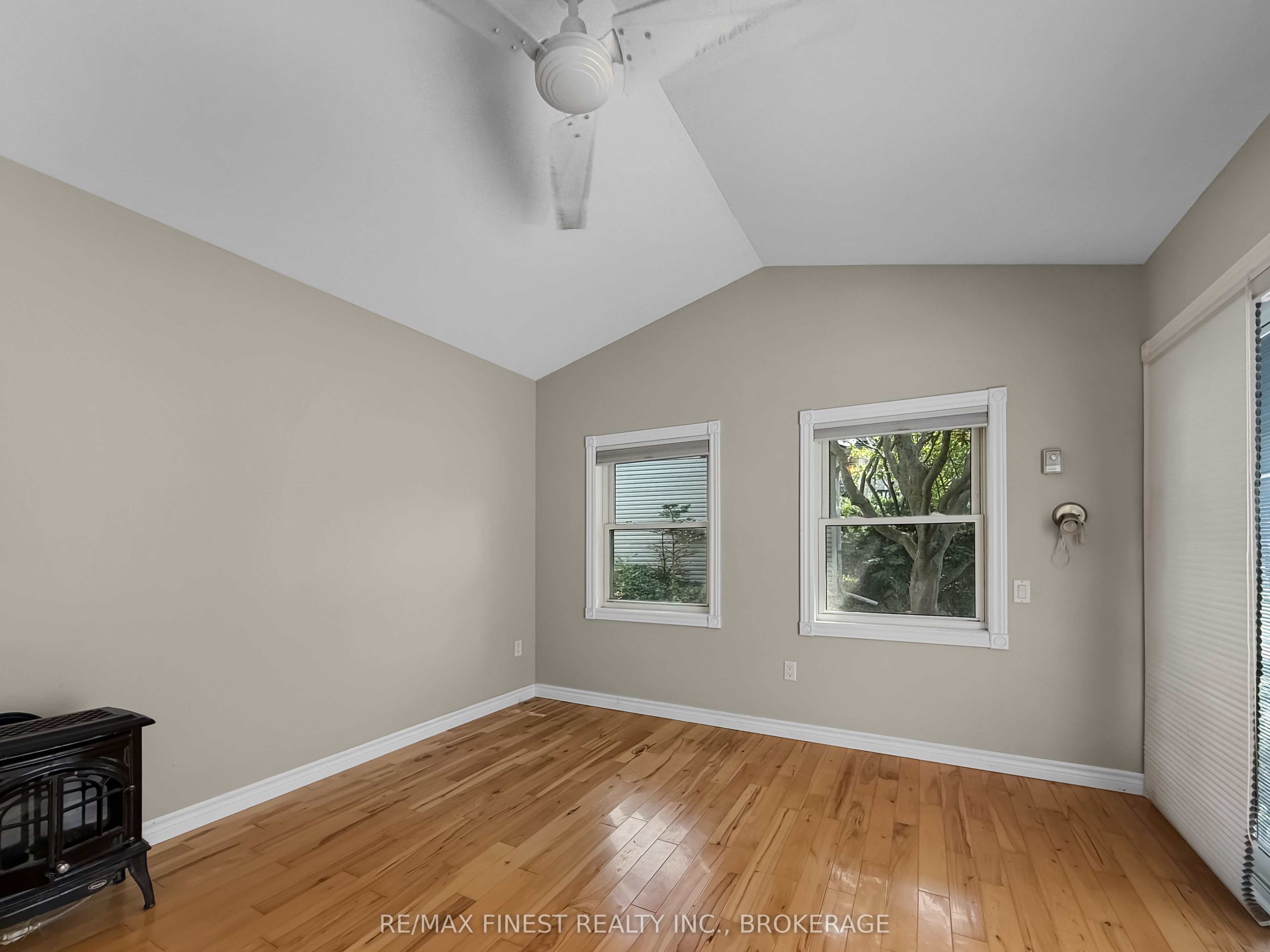 9 Point Crescent Property Photo 15