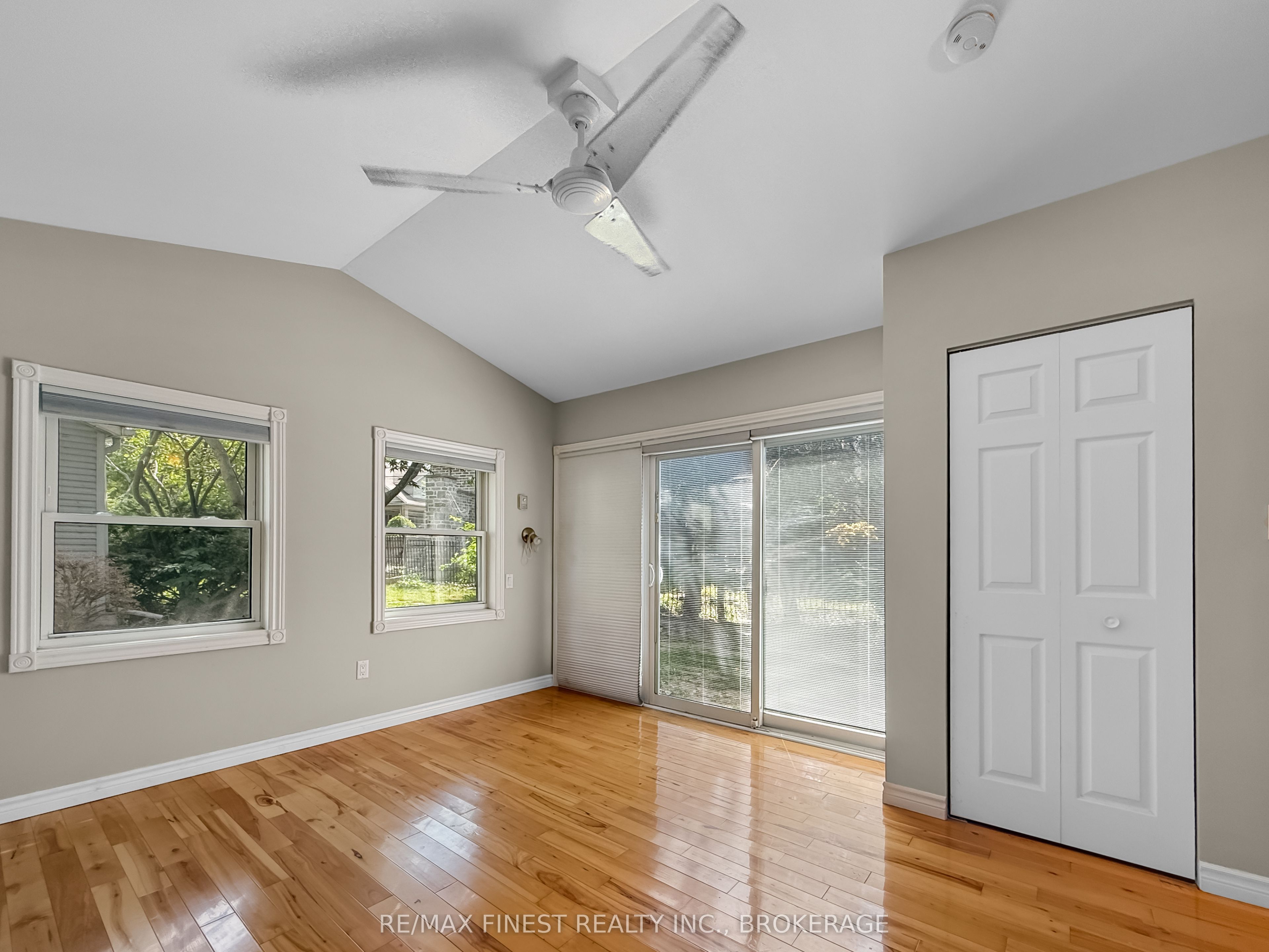 9 Point Crescent Property Photo 16