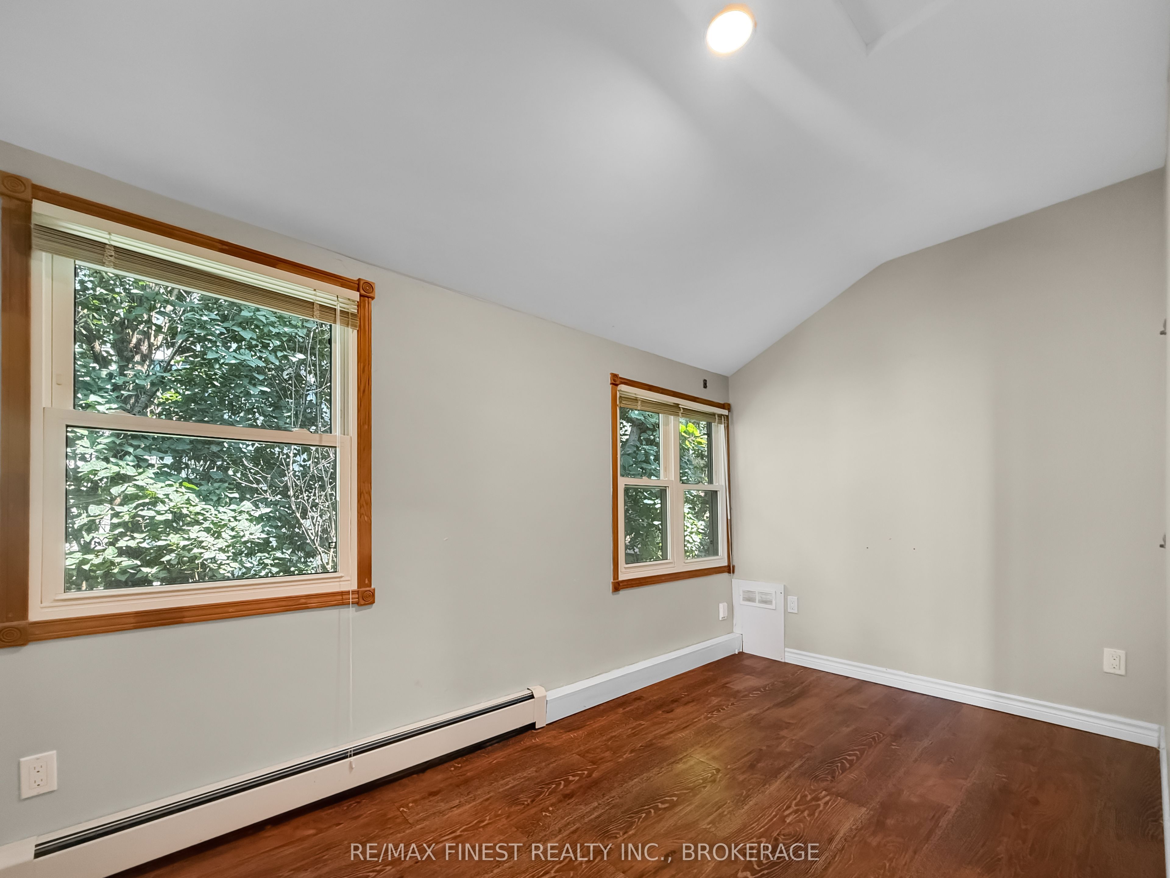 9 Point Crescent Property Photo 17