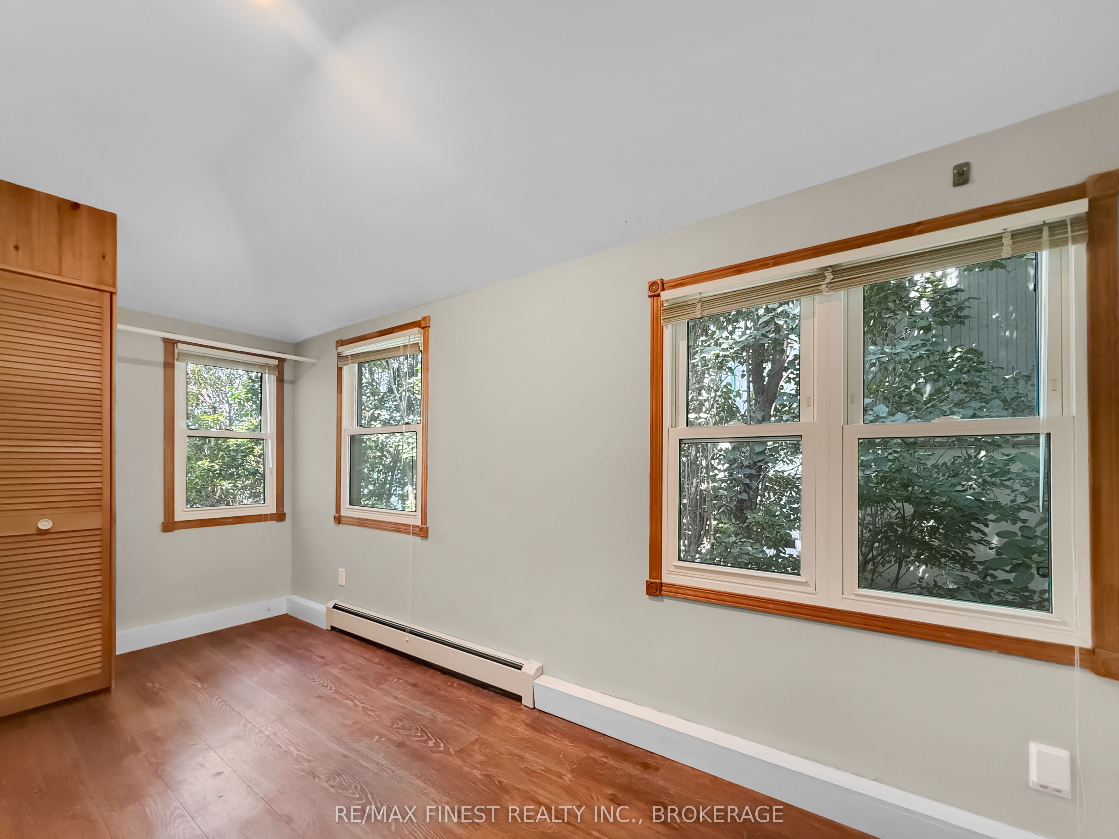 9 Point Crescent Property Photo 18