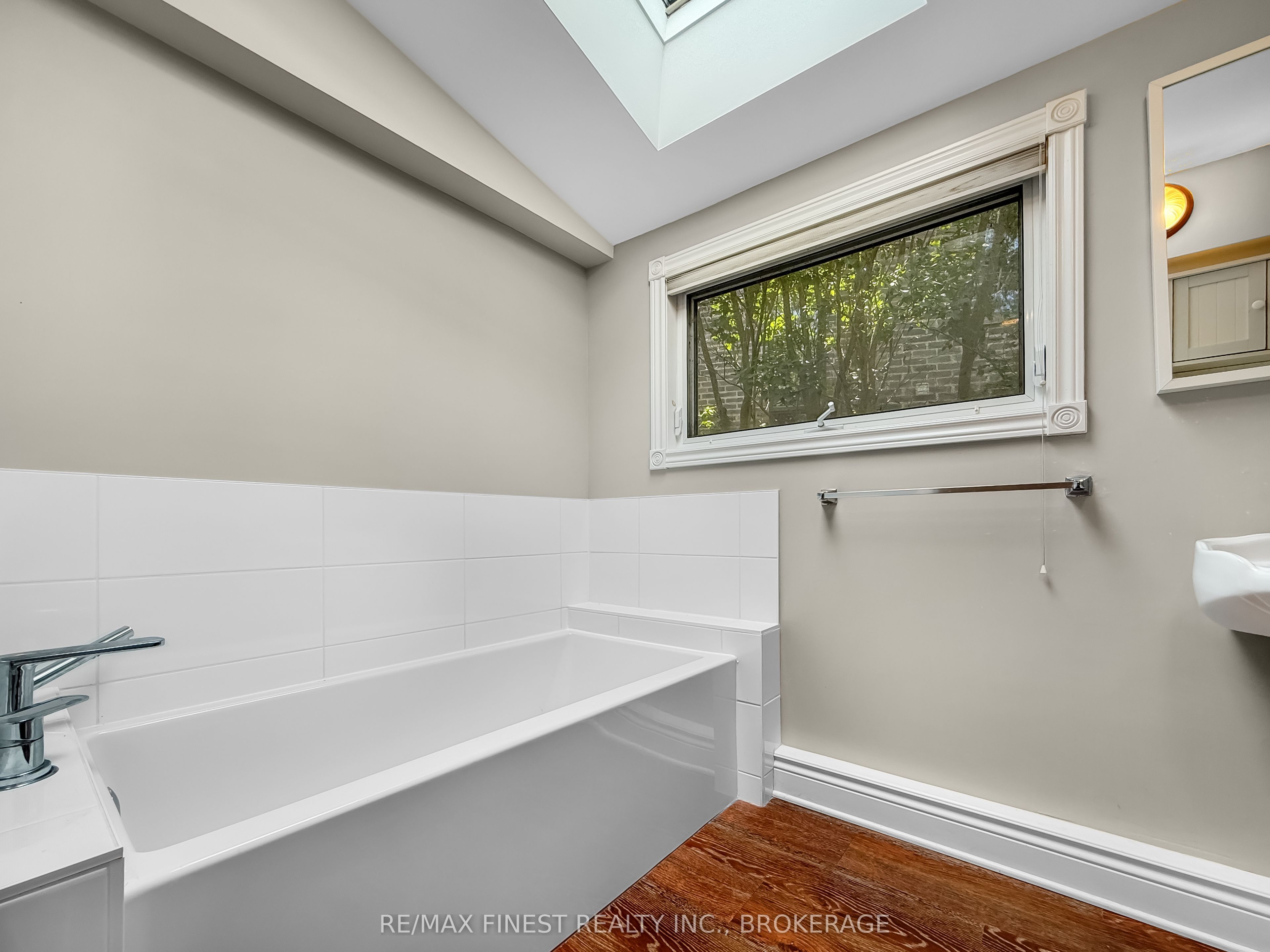 9 Point Crescent Property Photo 21