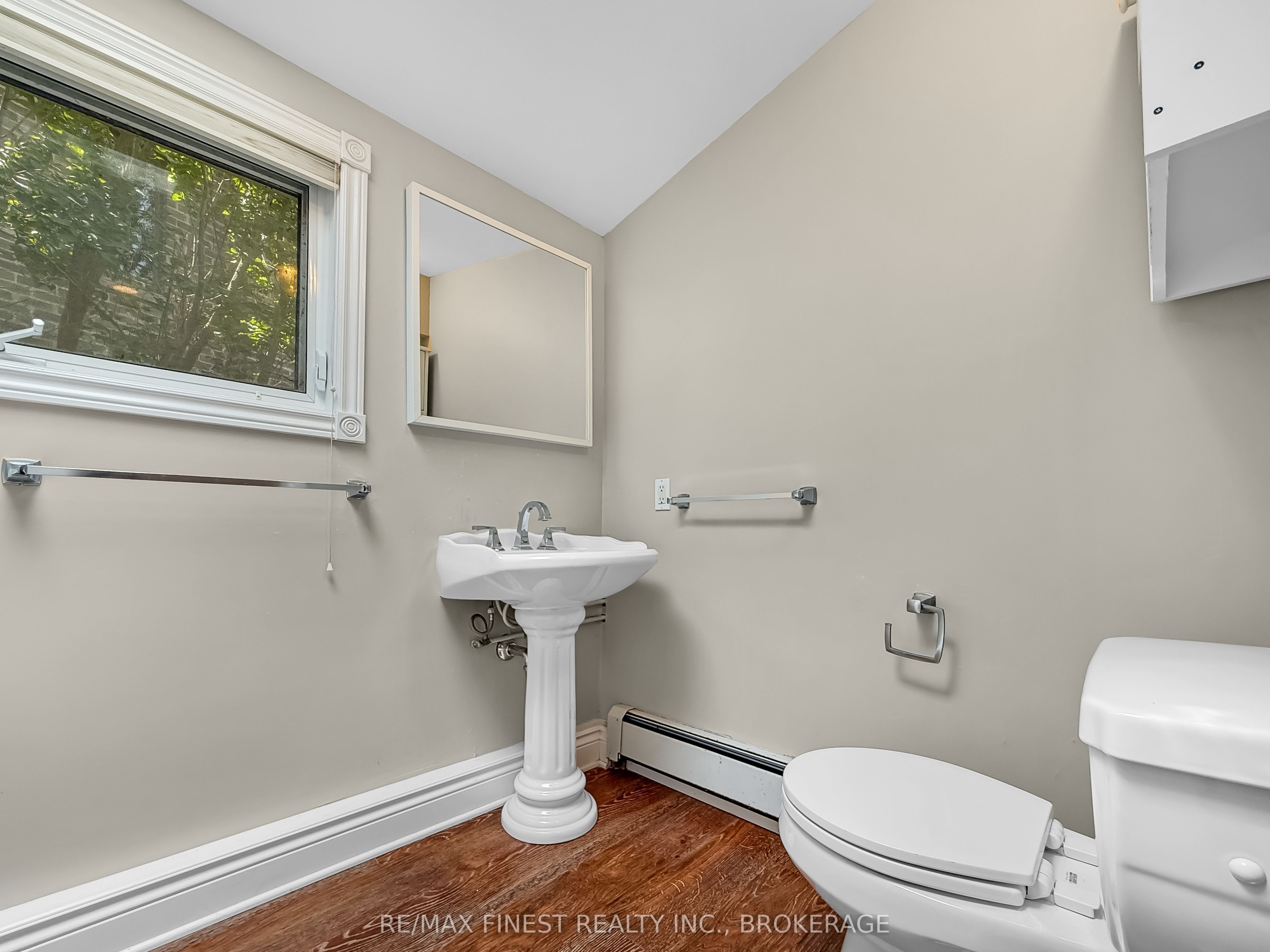 9 Point Crescent Property Photo 22