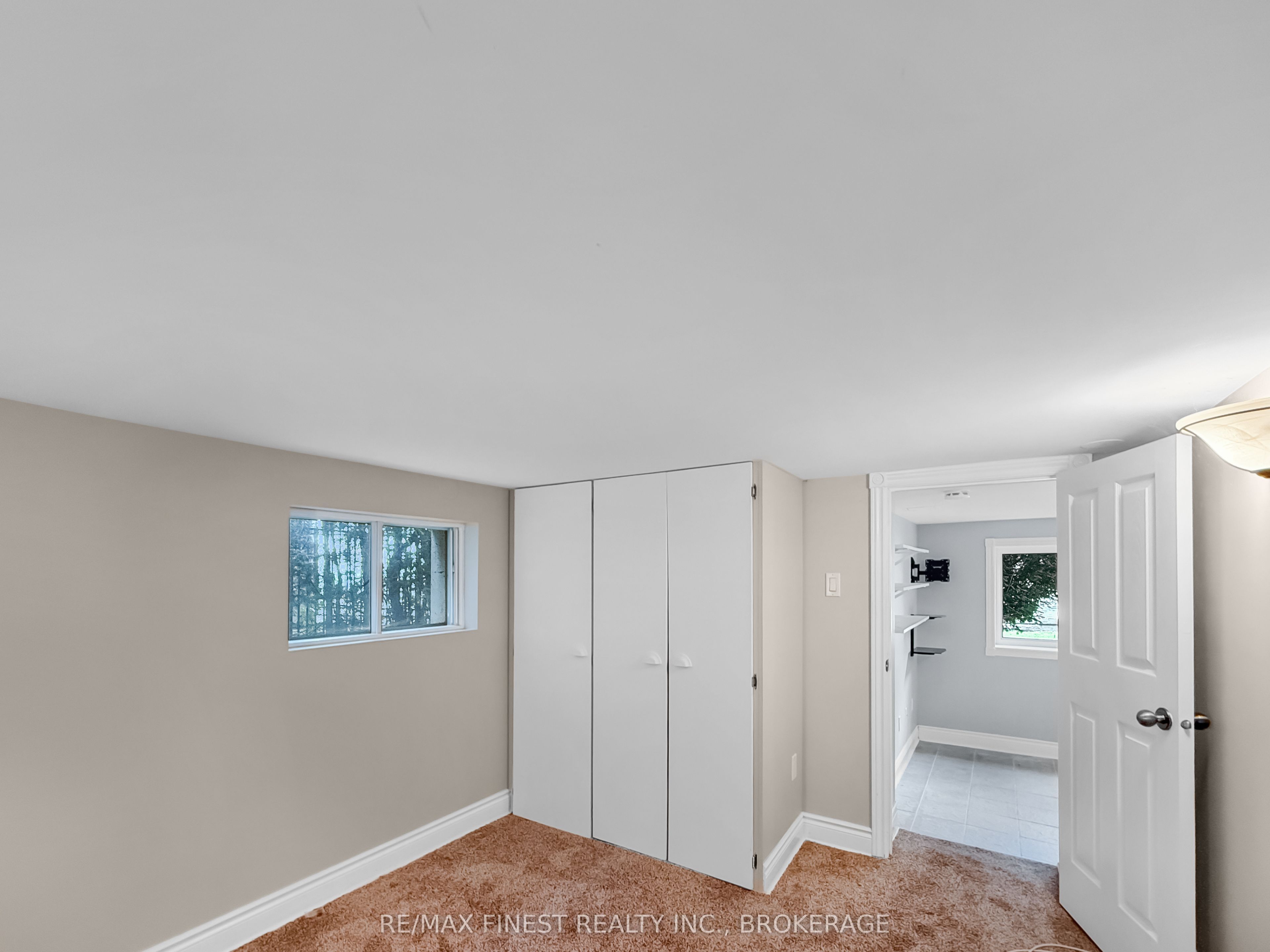 9 Point Crescent Property Photo 26