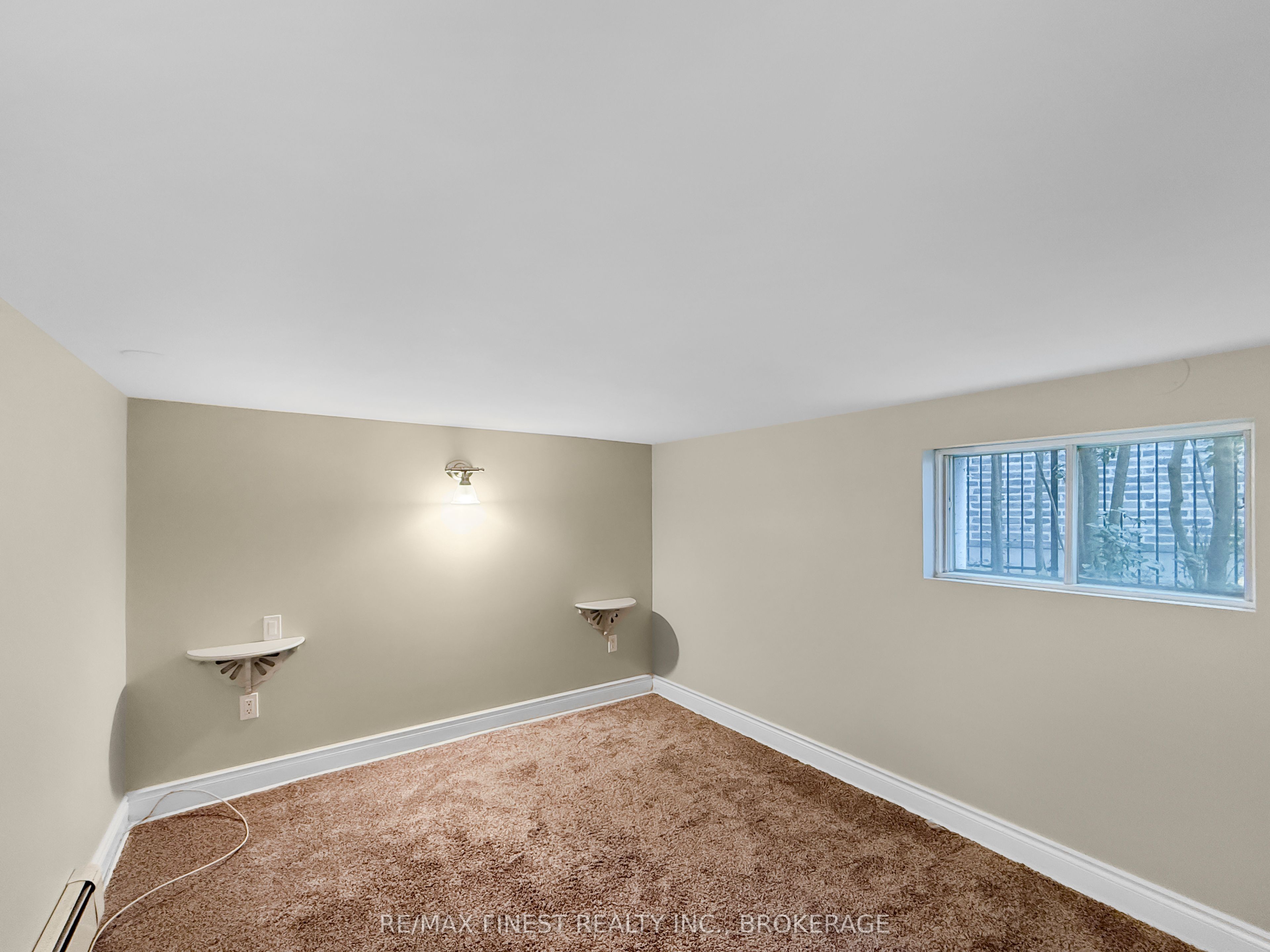 9 Point Crescent Property Photo 27