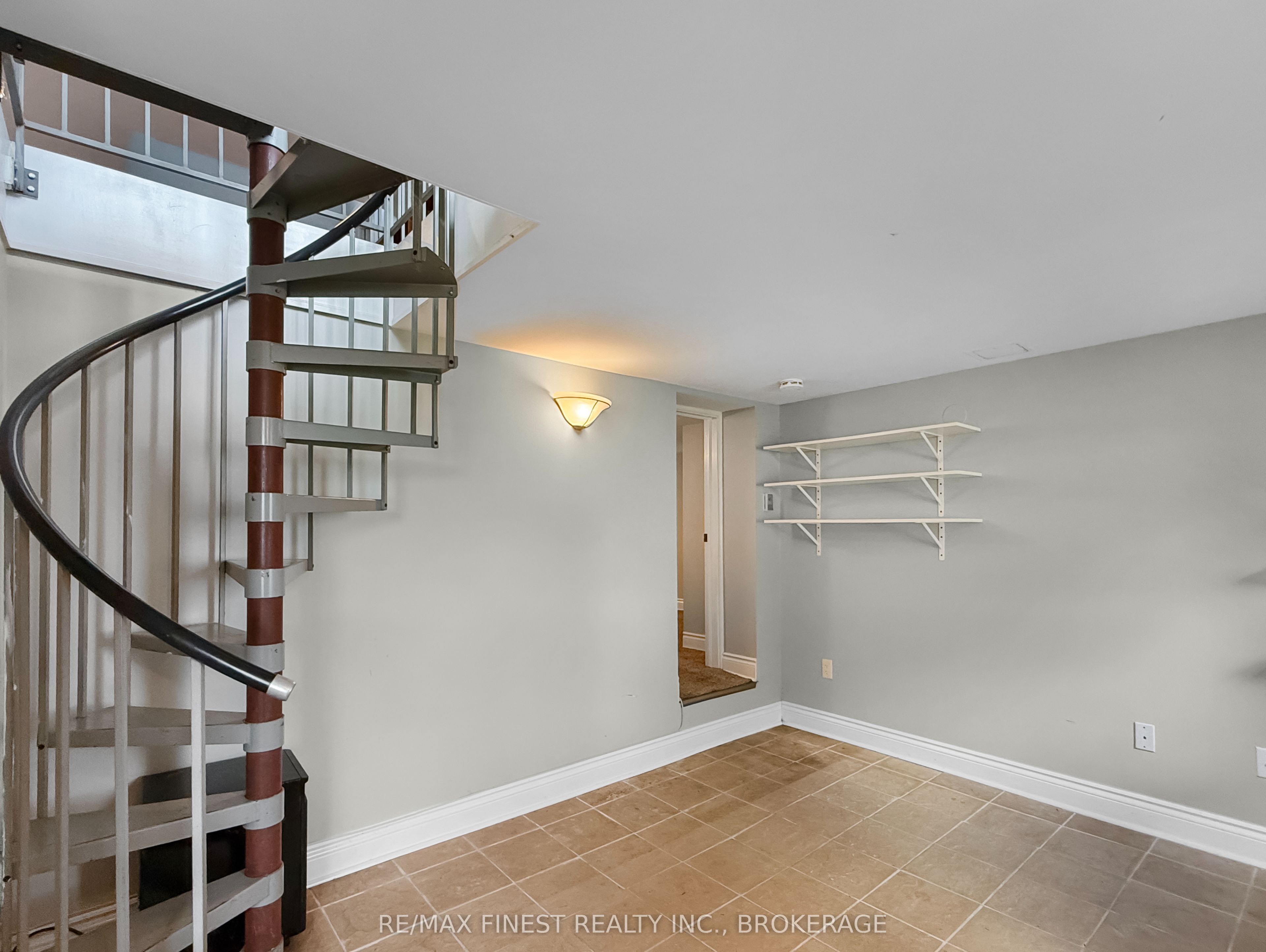 9 Point Crescent Property Photo 28