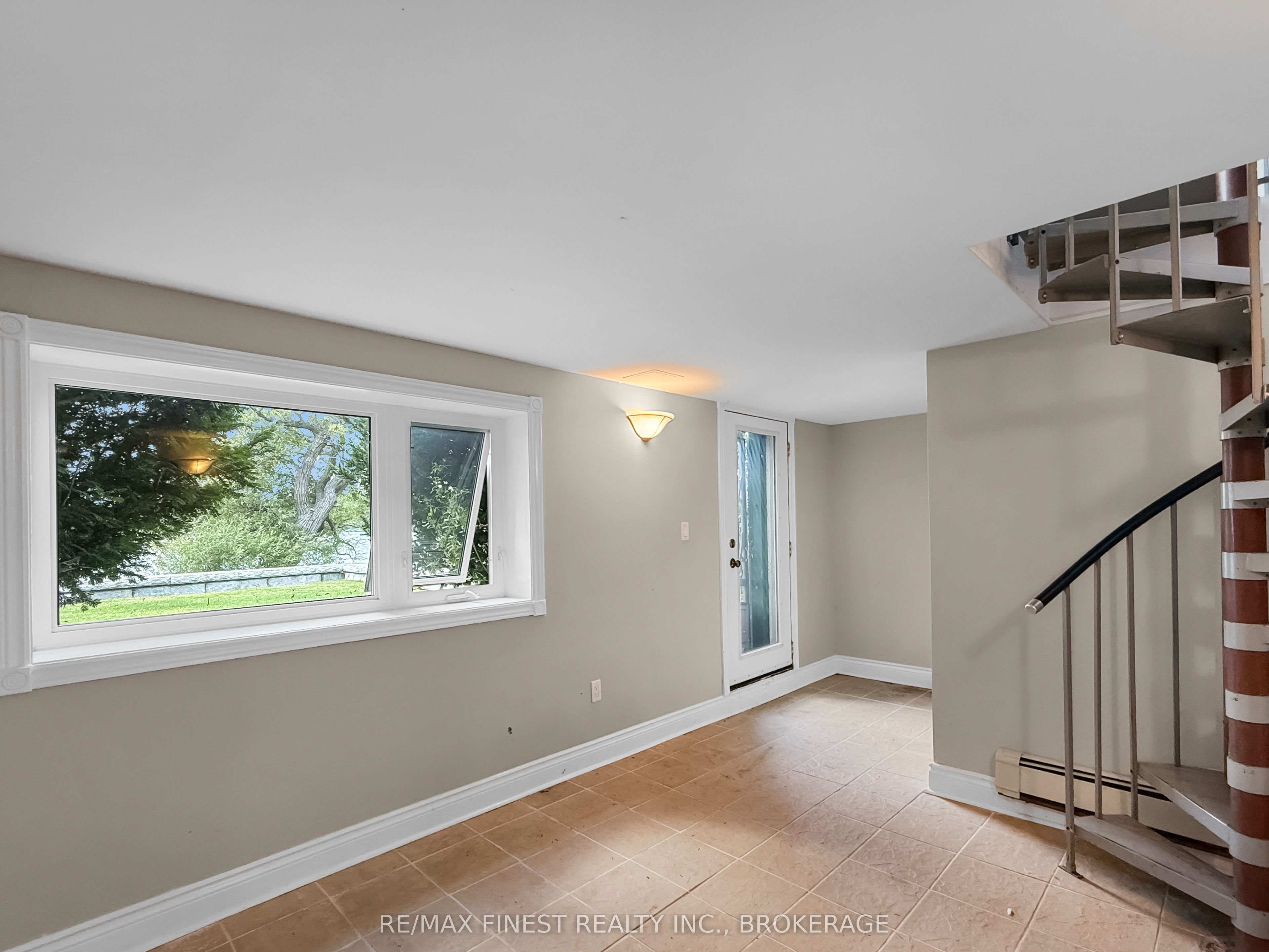 9 Point Crescent Property Photo 29