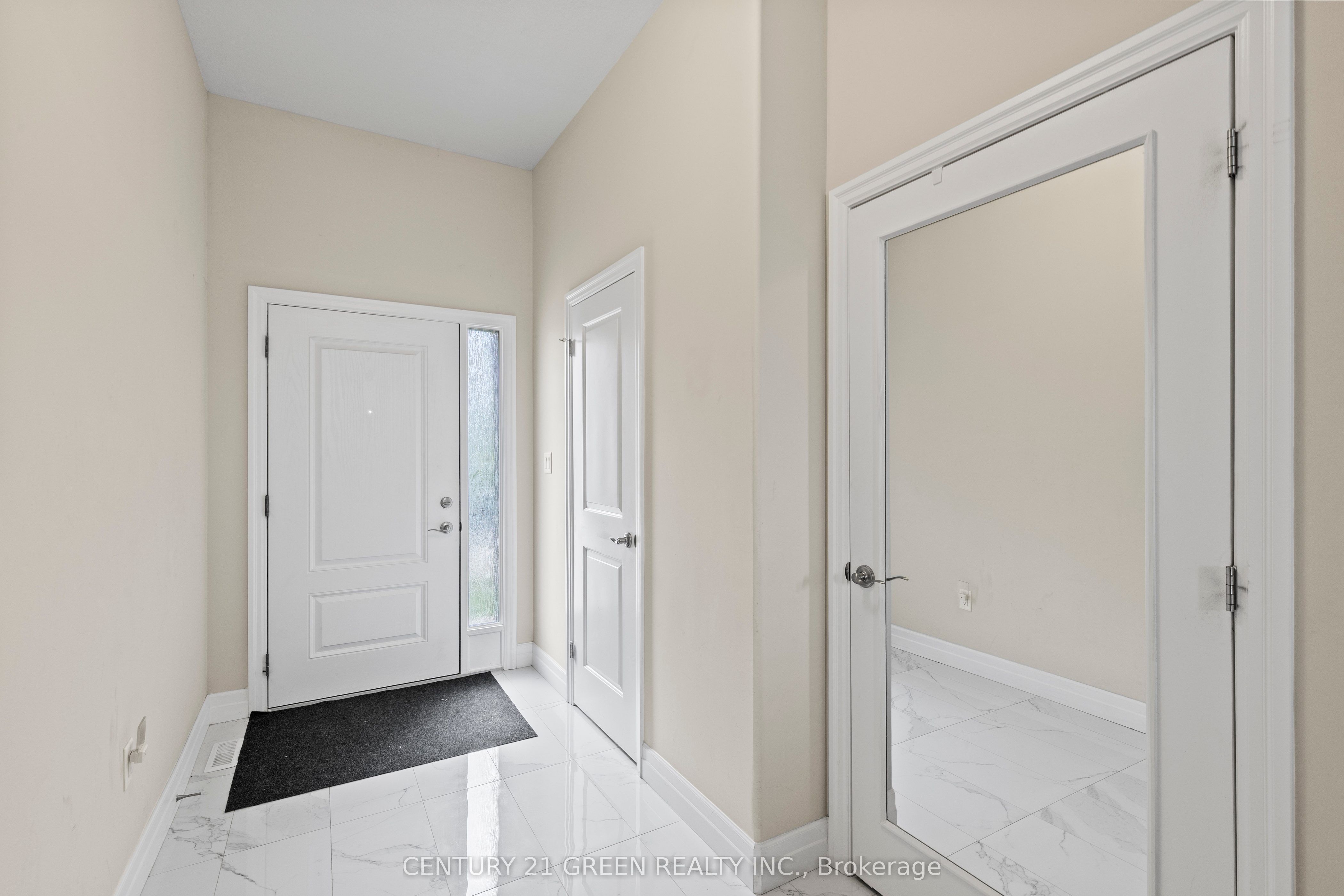 851 Sarnia Road Property Photo 4