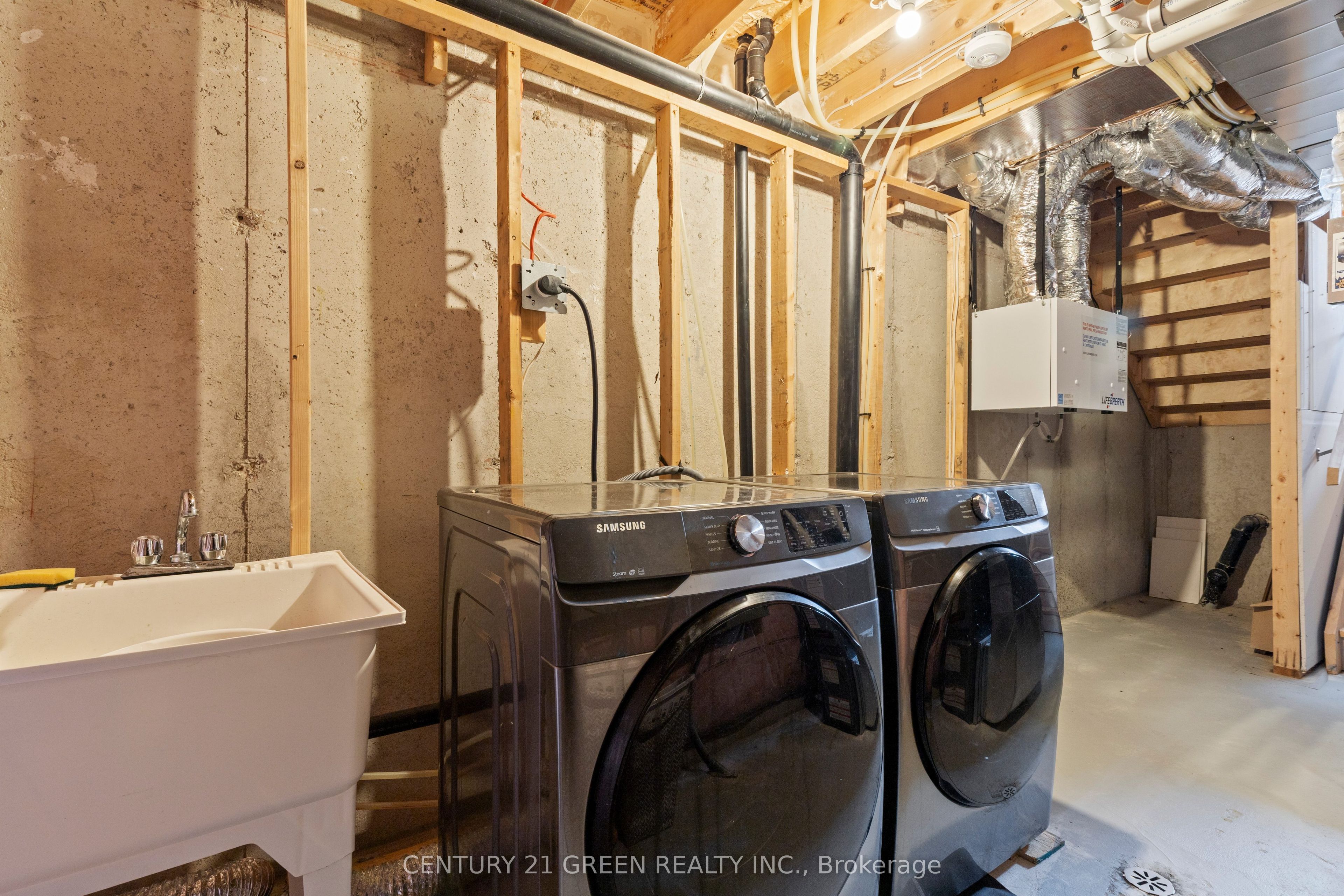 851 Sarnia Road Property Photo 9