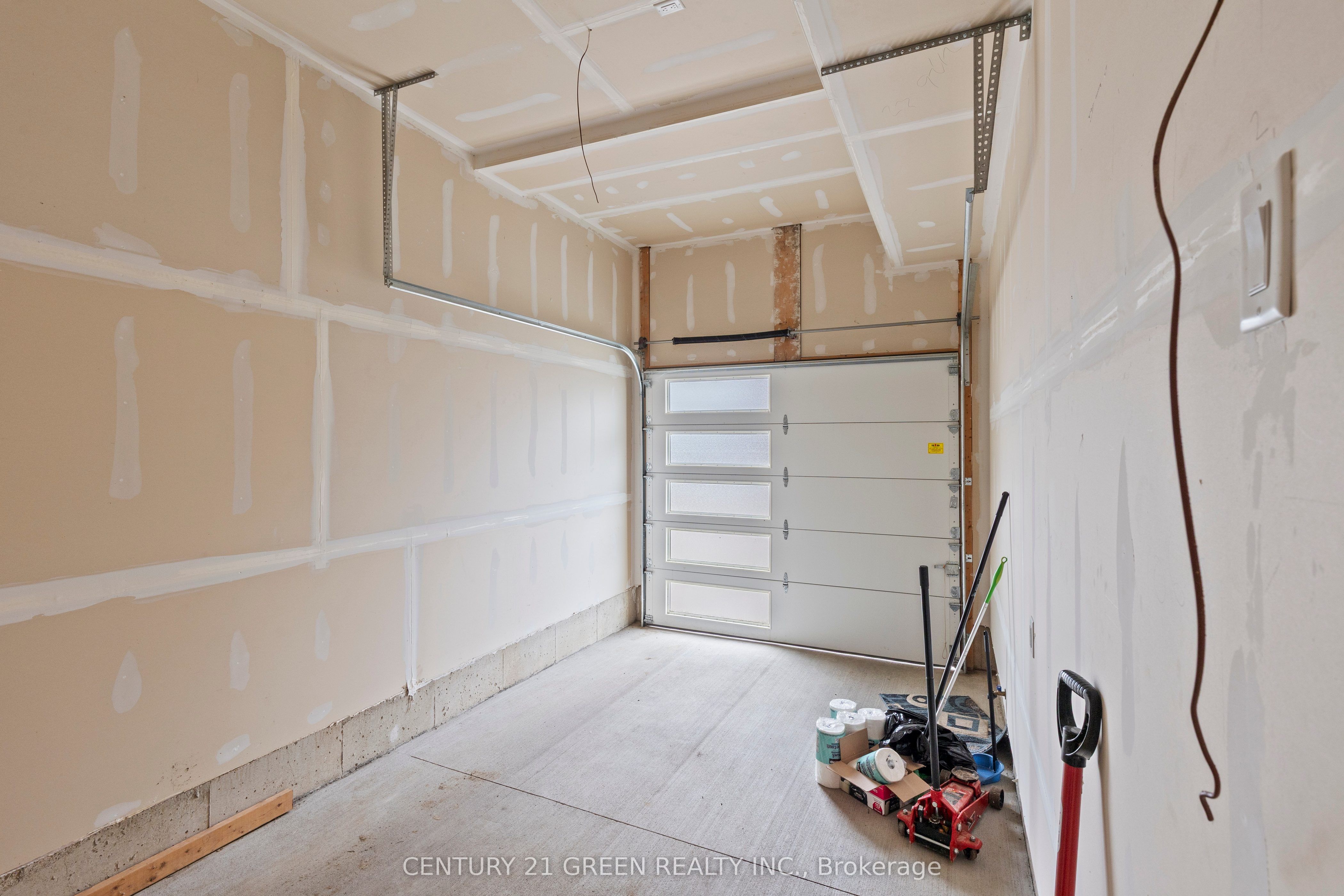 851 Sarnia Road Property Photo 10