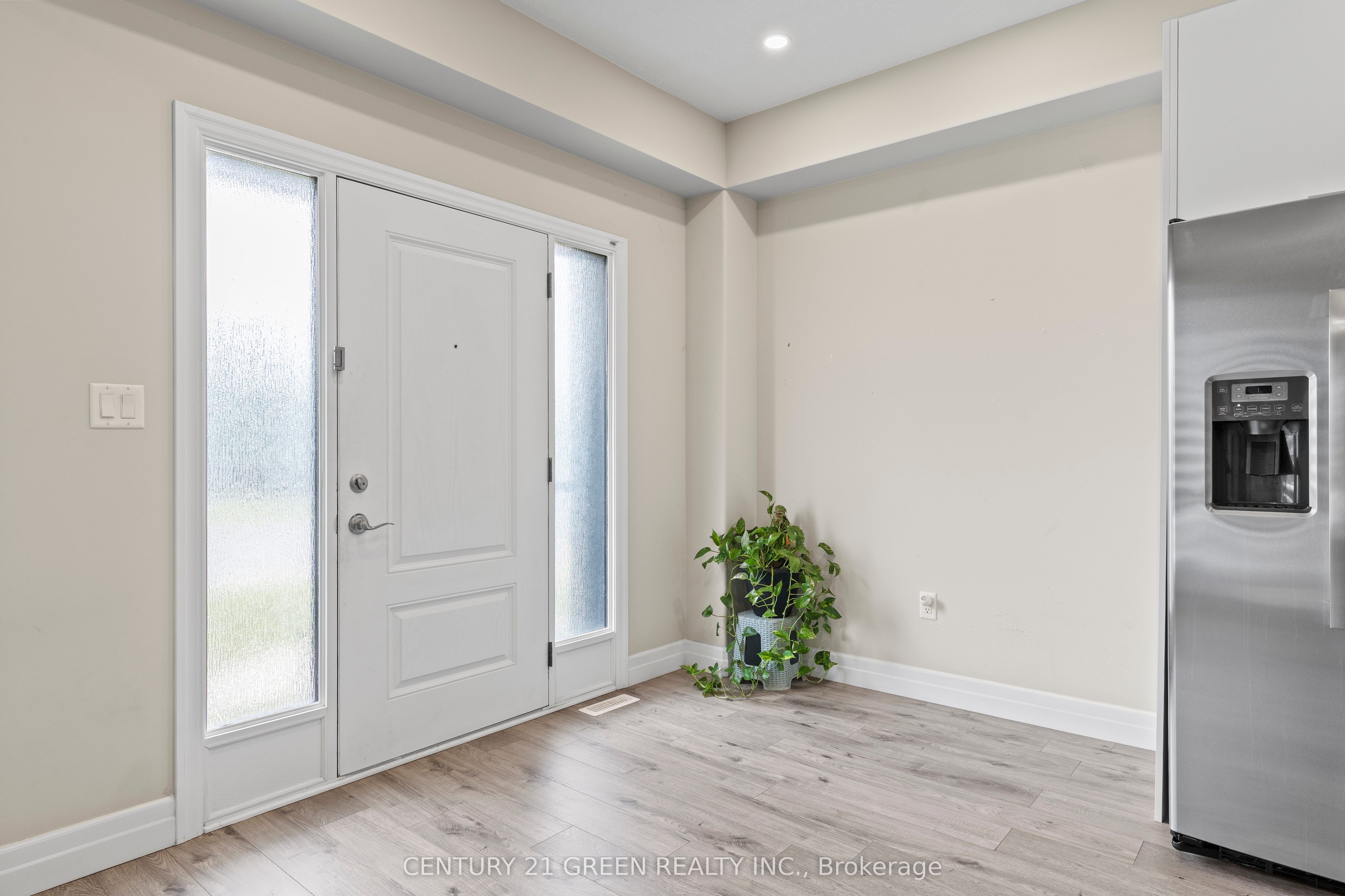 851 Sarnia Road Property Photo 15