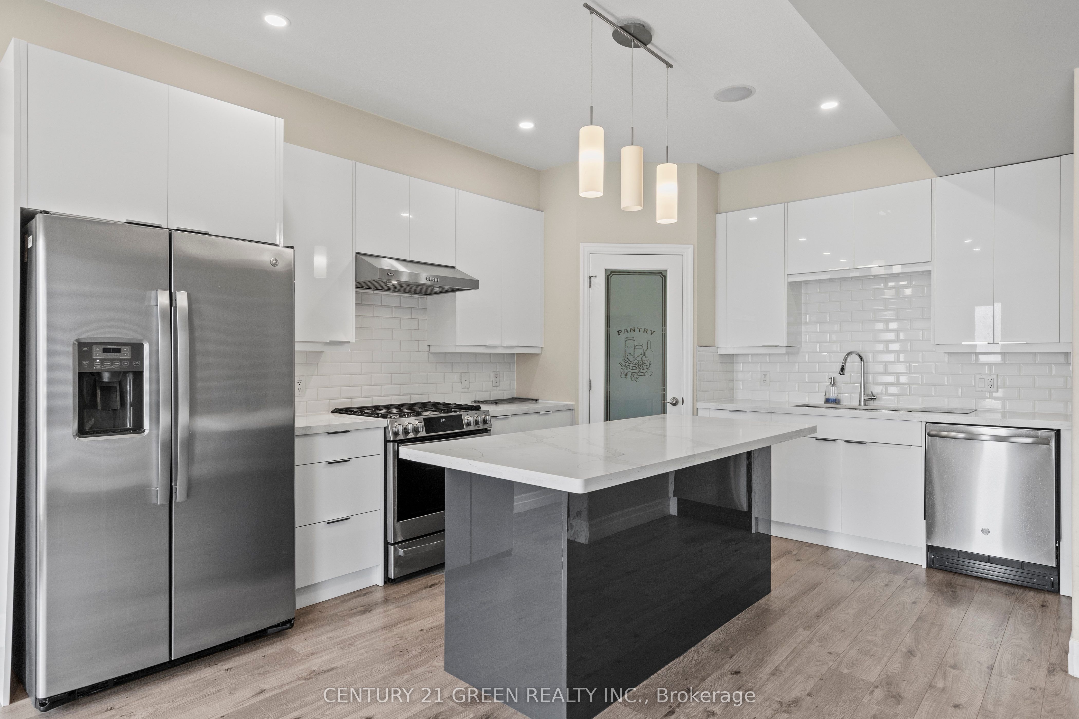 851 Sarnia Road Property Photo 16