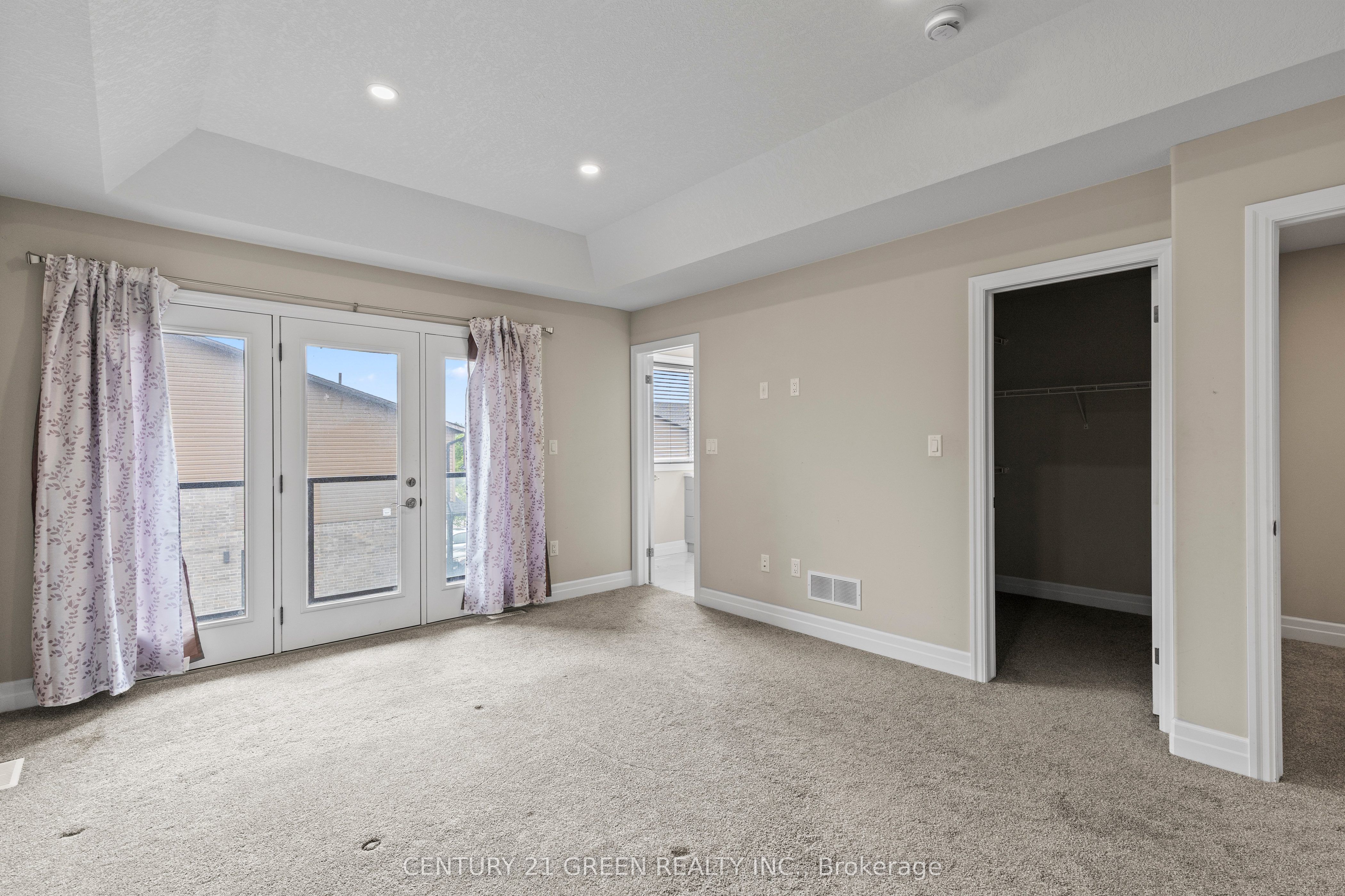 851 Sarnia Road Property Photo 22