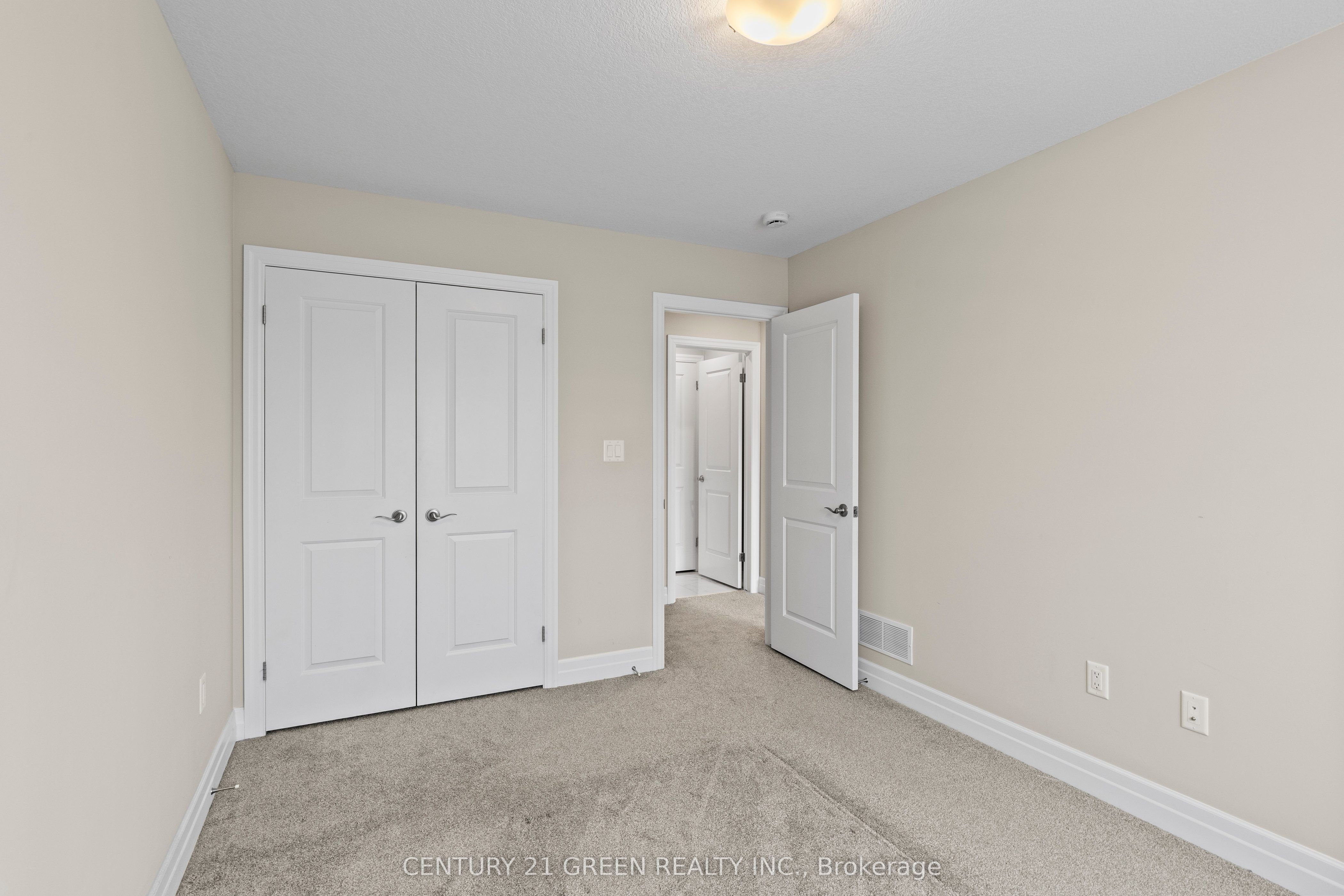 851 Sarnia Road Property Photo 32