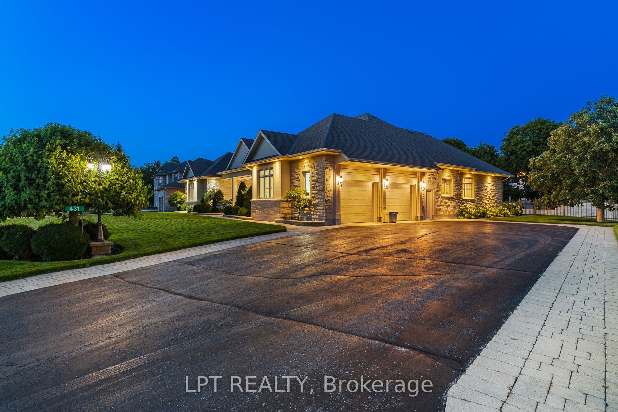 431 Lockmaster Crescent Property Photo 2