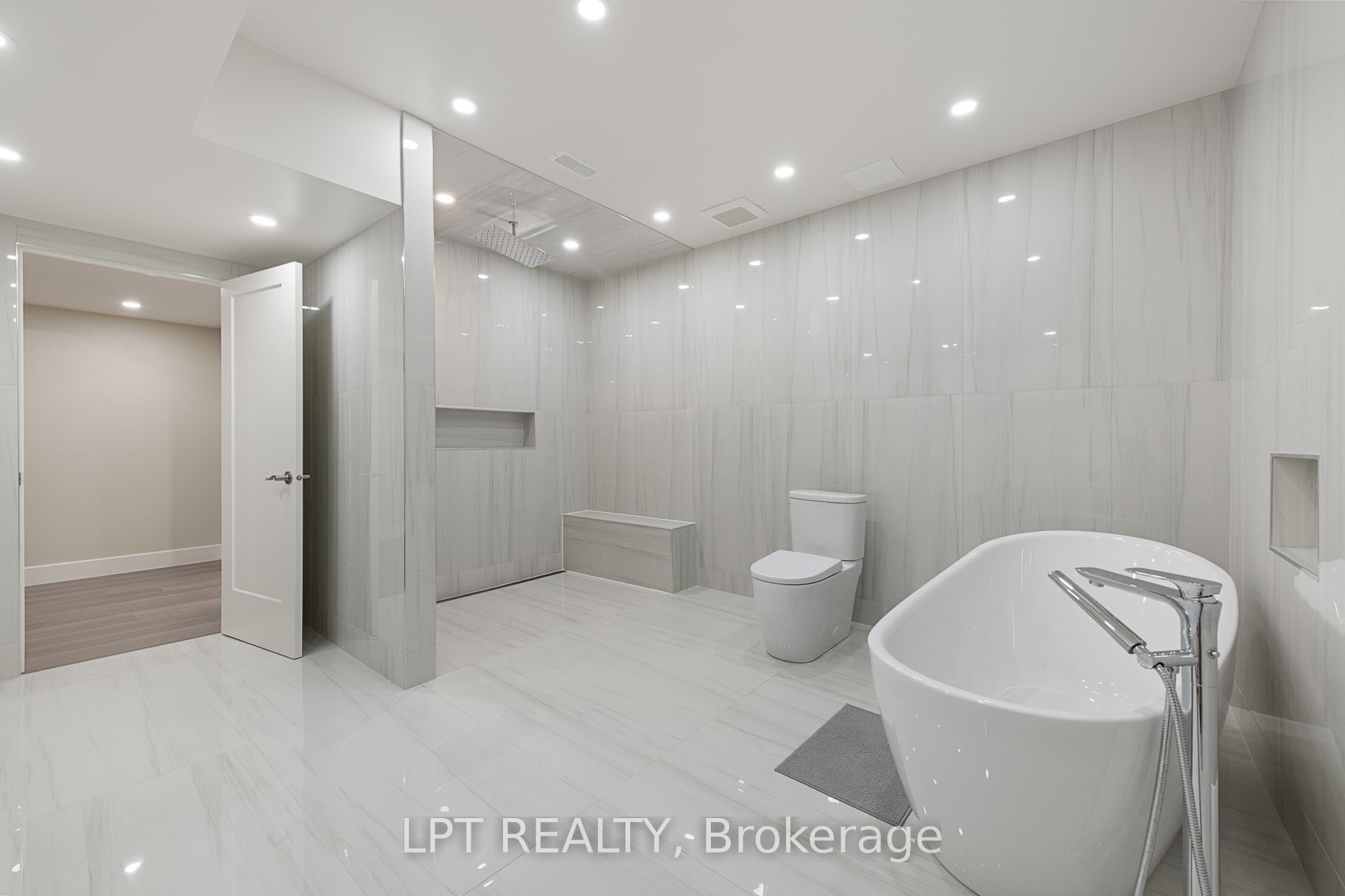 431 Lockmaster Crescent Property Photo 35