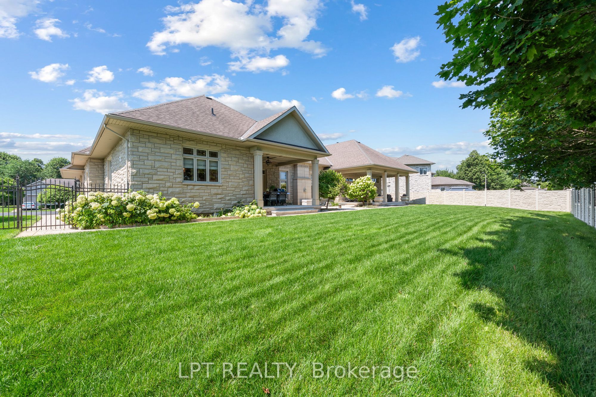 431 Lockmaster Crescent Property Photo 41