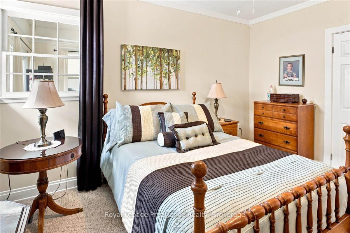14 Victoria Street N Property Photo 18