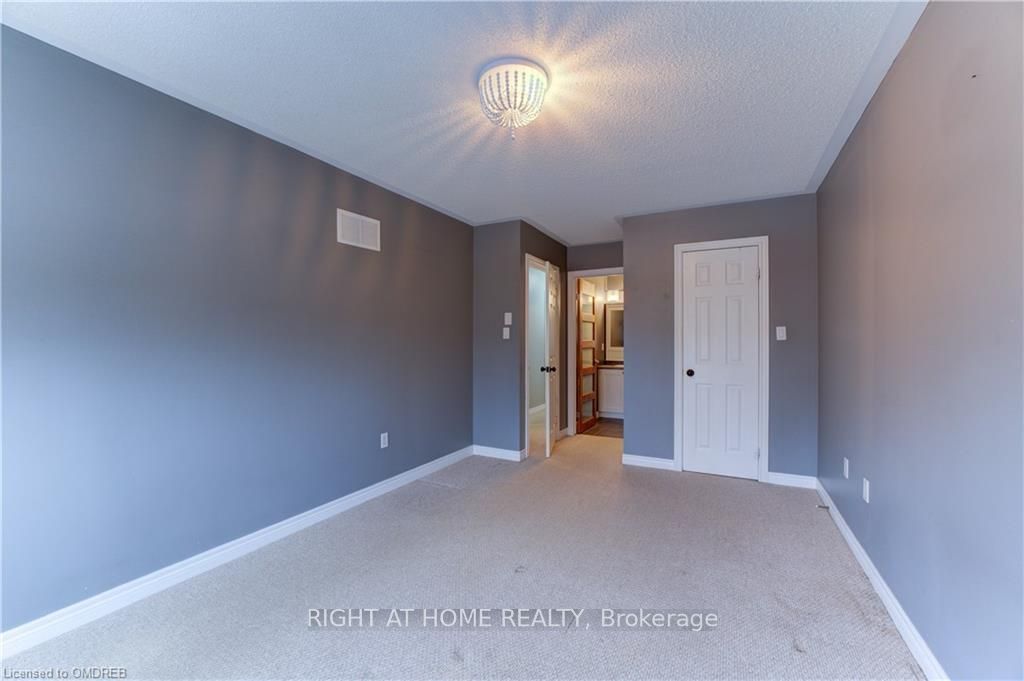 20 Mcconkey Crescent 60 Property Photo 10